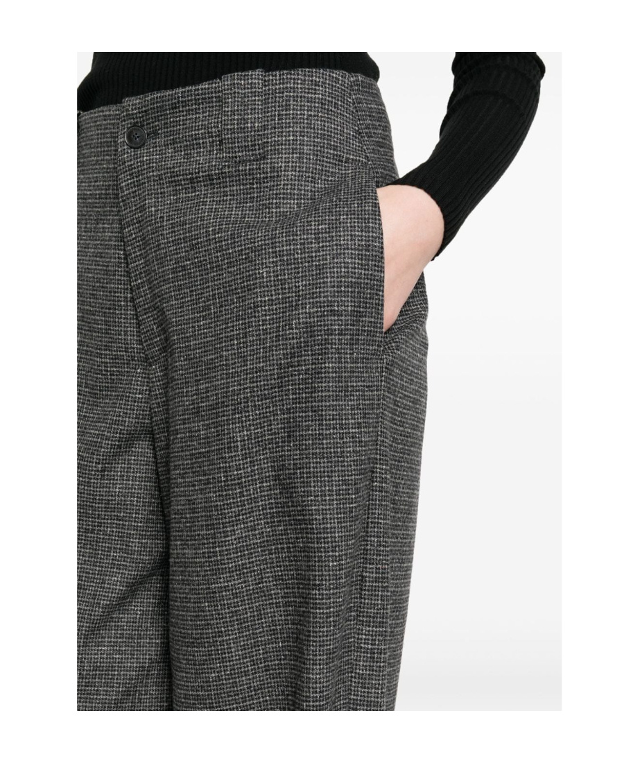 Closed Check-pattern Tapered Trousers In Black
