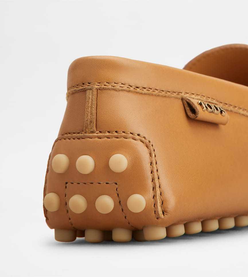 Tod's Round-head Minoccasin-bean Shoes In Brown
