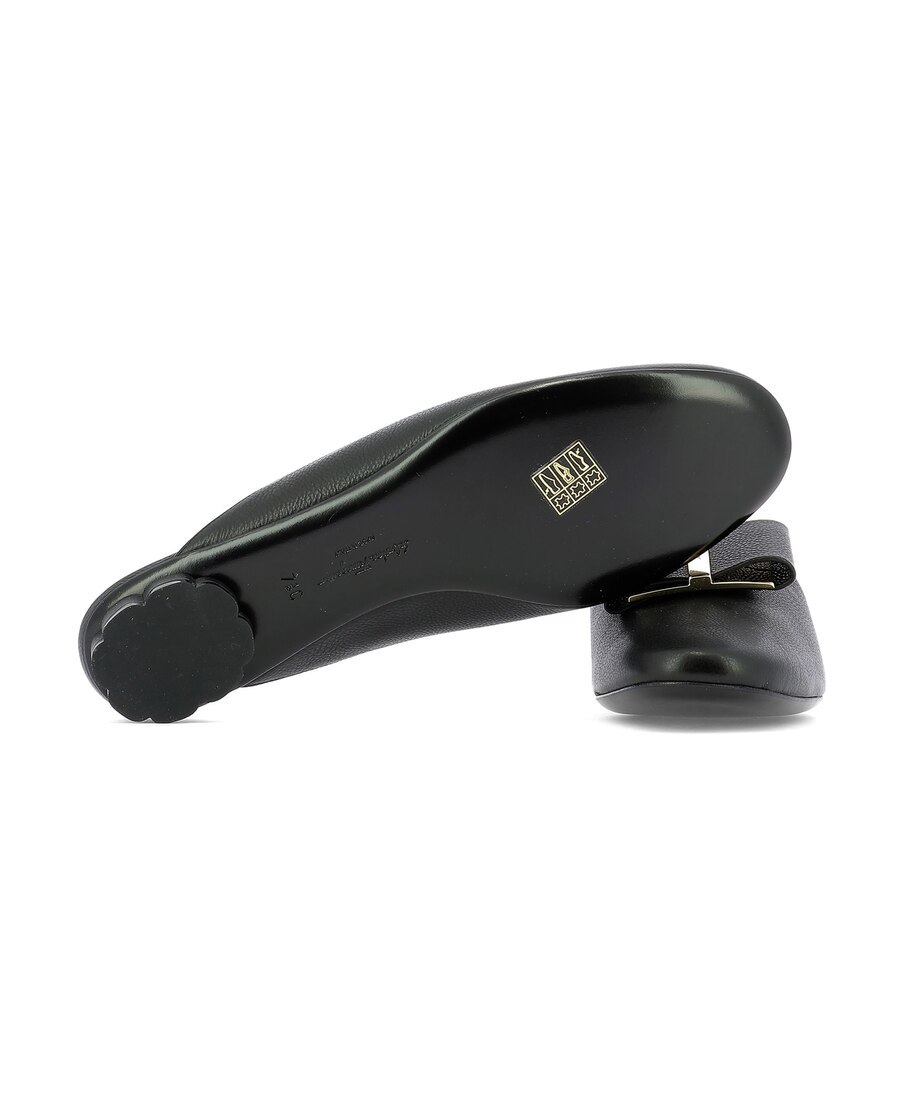 Ferragamo Bow-tie Flat-soled Muller Shoes In Black