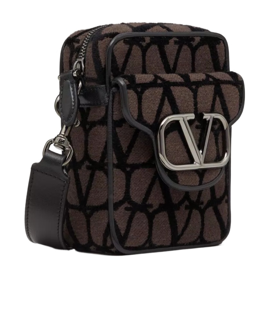 Valentino Vlogo Logo-plaque Messenger Bag In Black