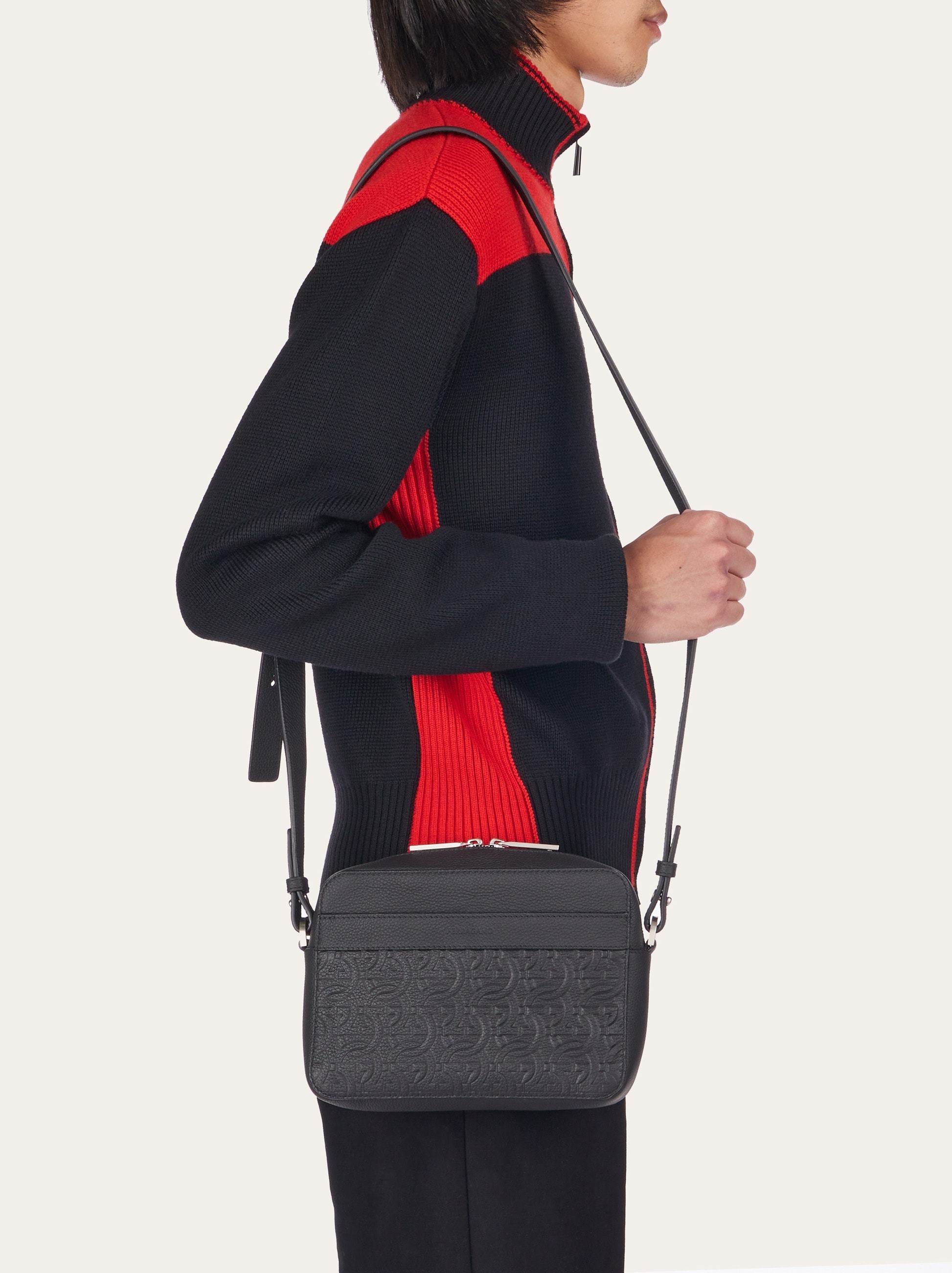 FERRAGAMO LOGO ZIPPER SHOULDER BAG