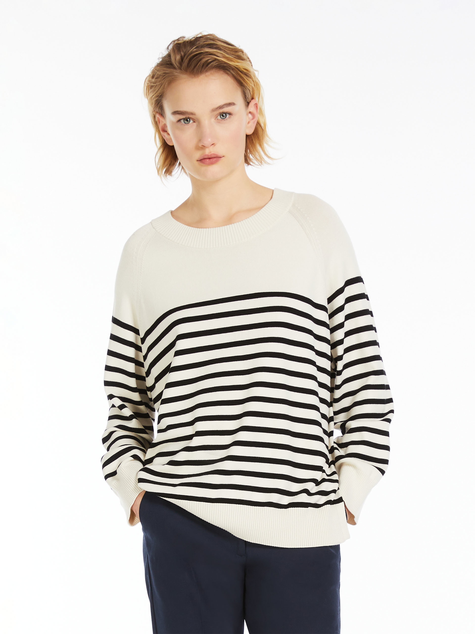 Weekend Max Mara Long-sleeved Striped Sweater In White