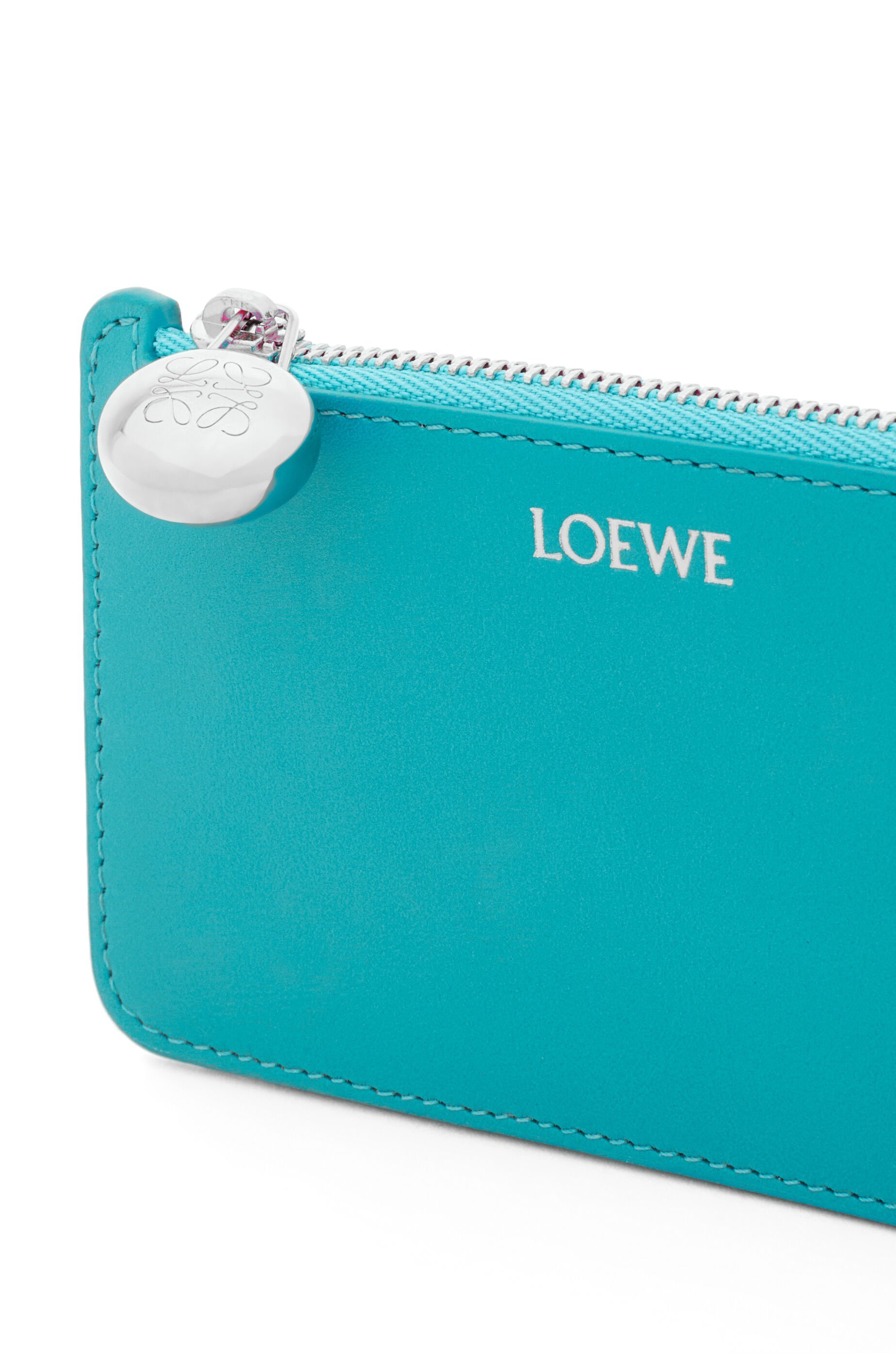 Loewe Embossed Logo Pebble Coin Cardholder In Green