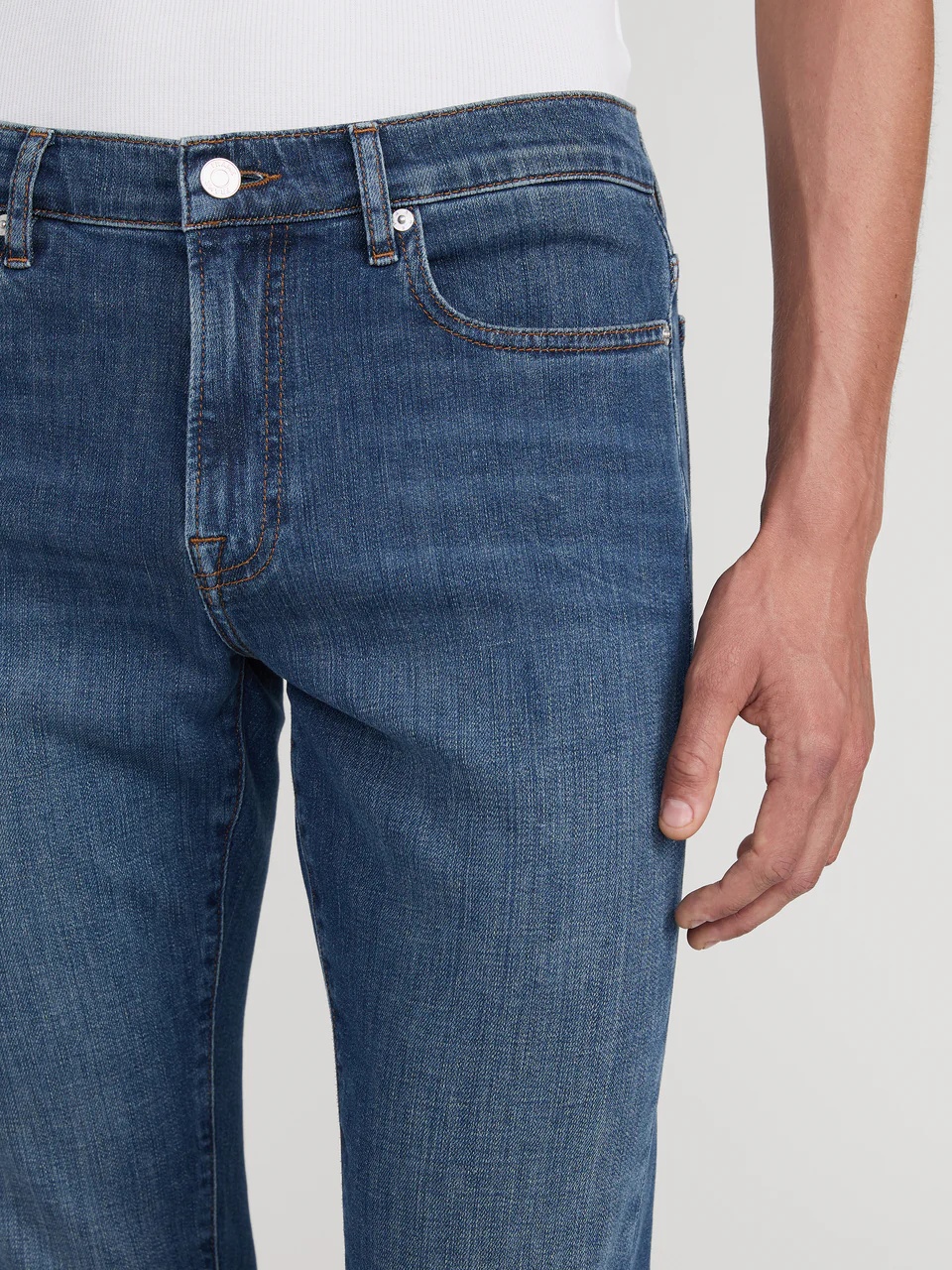 Frame Mid-rise Straight-leg Jeans In Blue