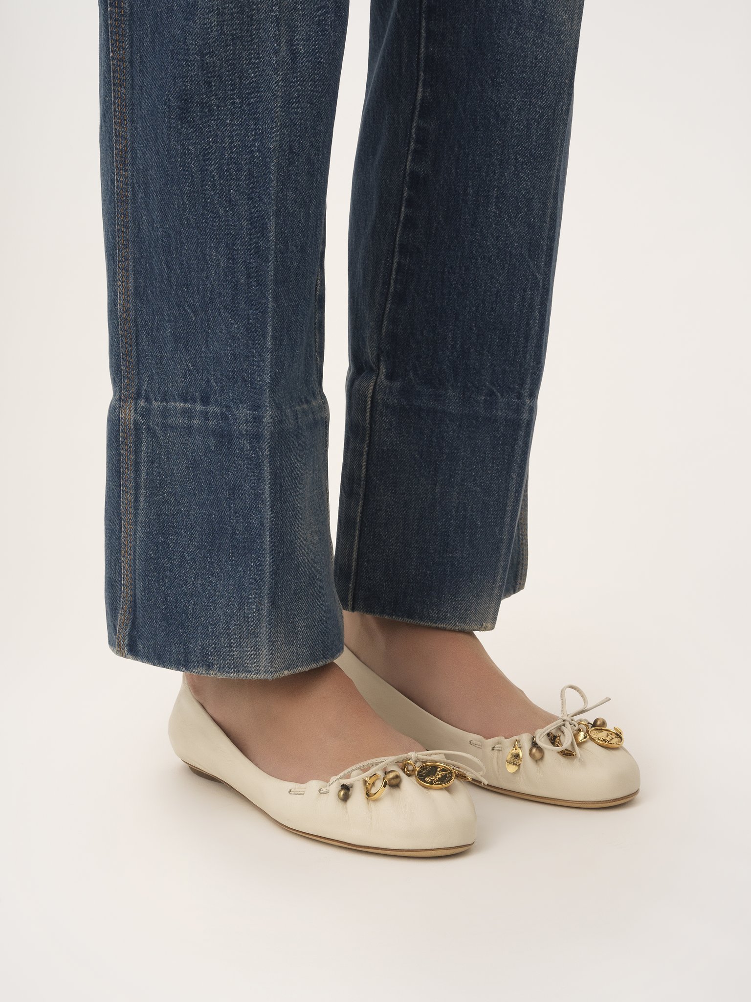 Chloé Charms Ballet Flats In Neutral