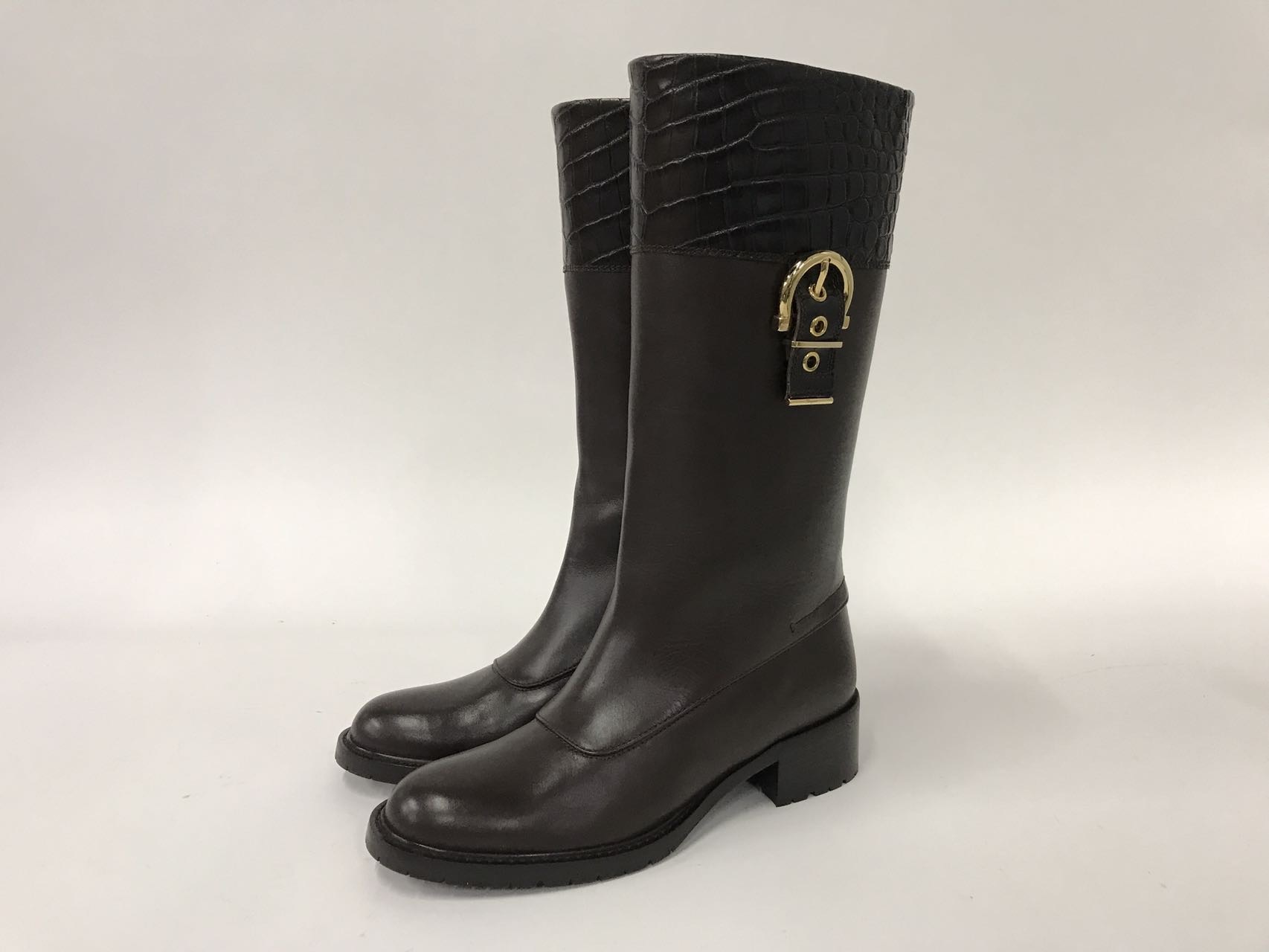 Ferragamo Clasp Boots In Black