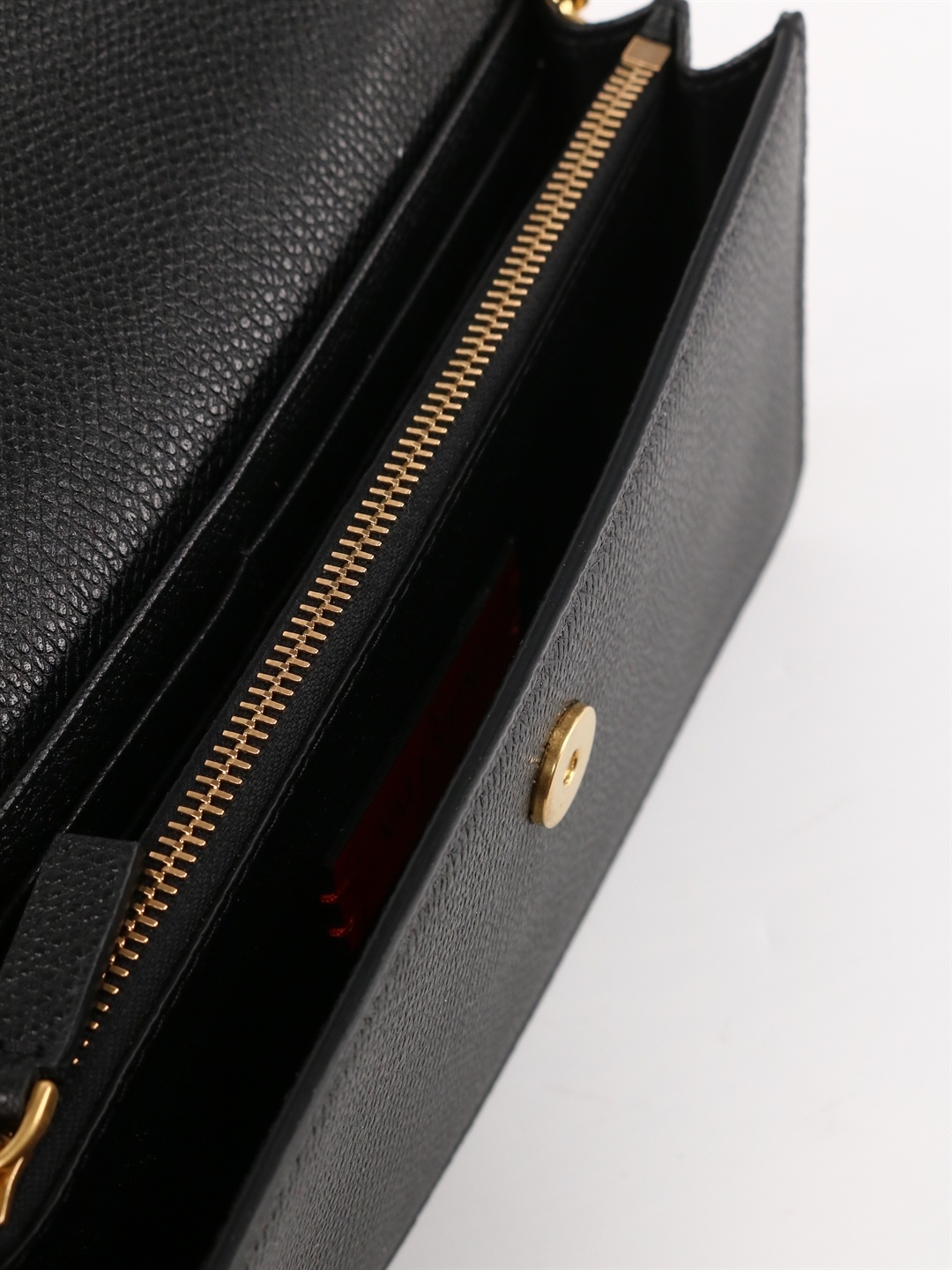 VALENTINO GARAVANI VLOGO SIGNATURE GRAINY CALFSKIN WALLET WITH CHAIN