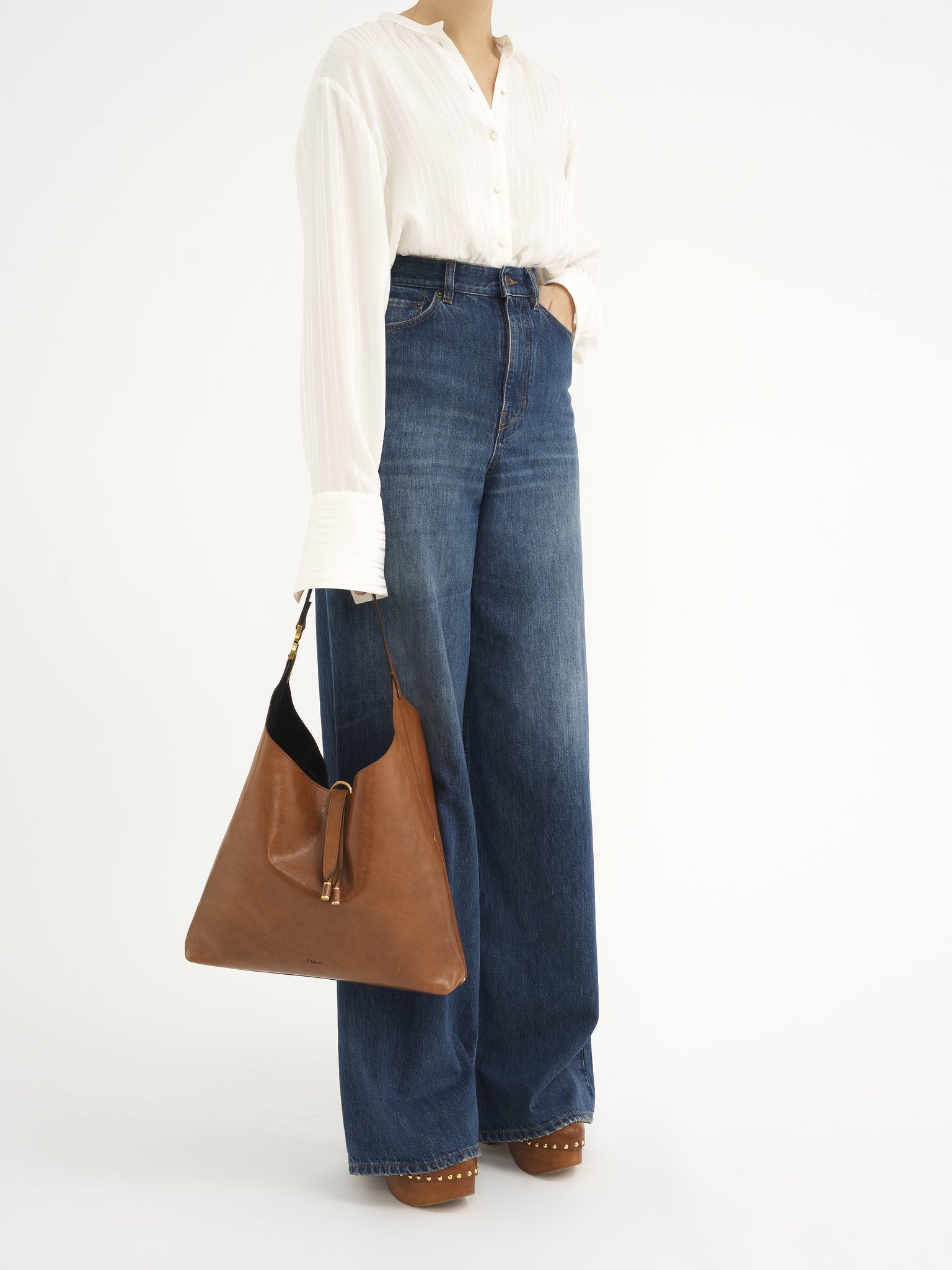 Chloé Triomphe-detailed Leather Tote Bag In Brown