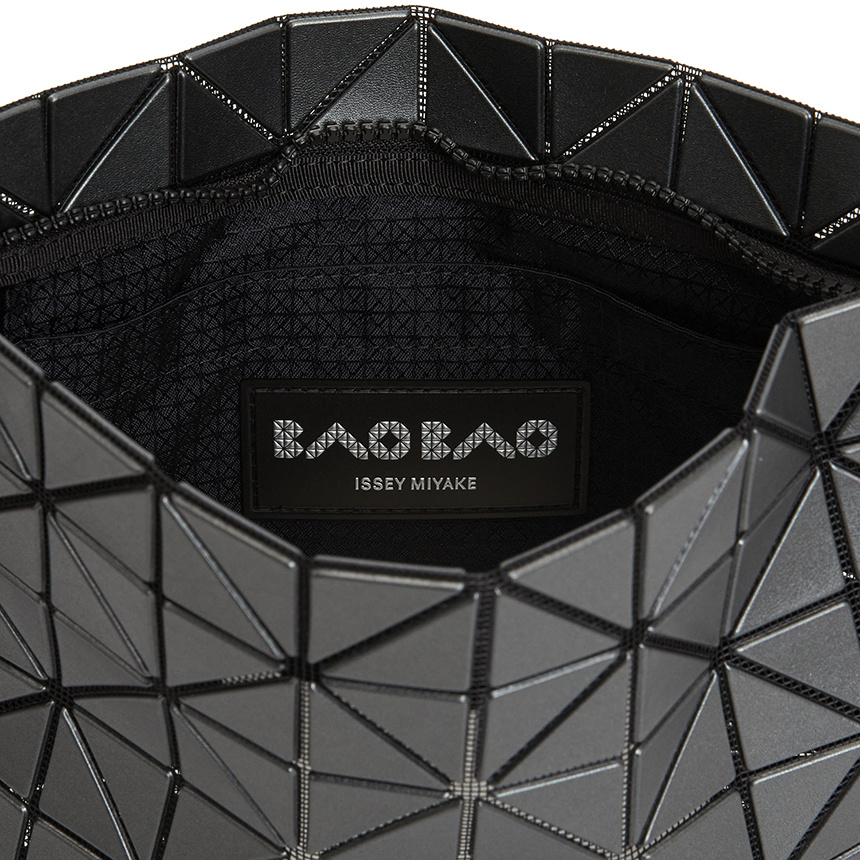Issey Miyake Geometric Shoulder Bag In Gray