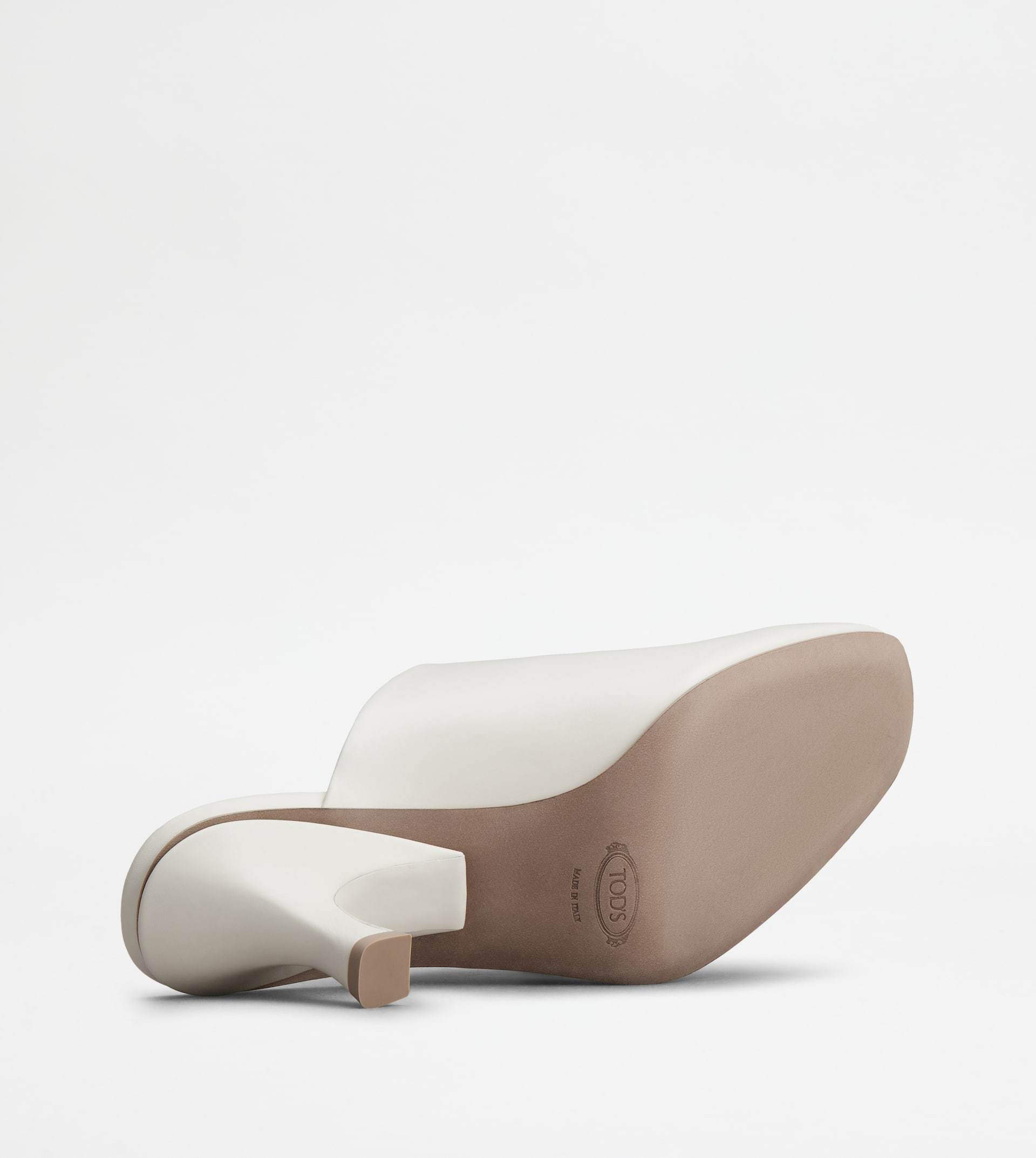 Tod's Leather Sabot In White