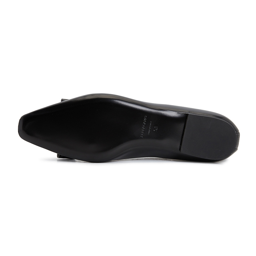 Ferragamo Salvatore  Ballerina Flats With Luxurious Lambskin Upper And Signature Buckle Detail In Black