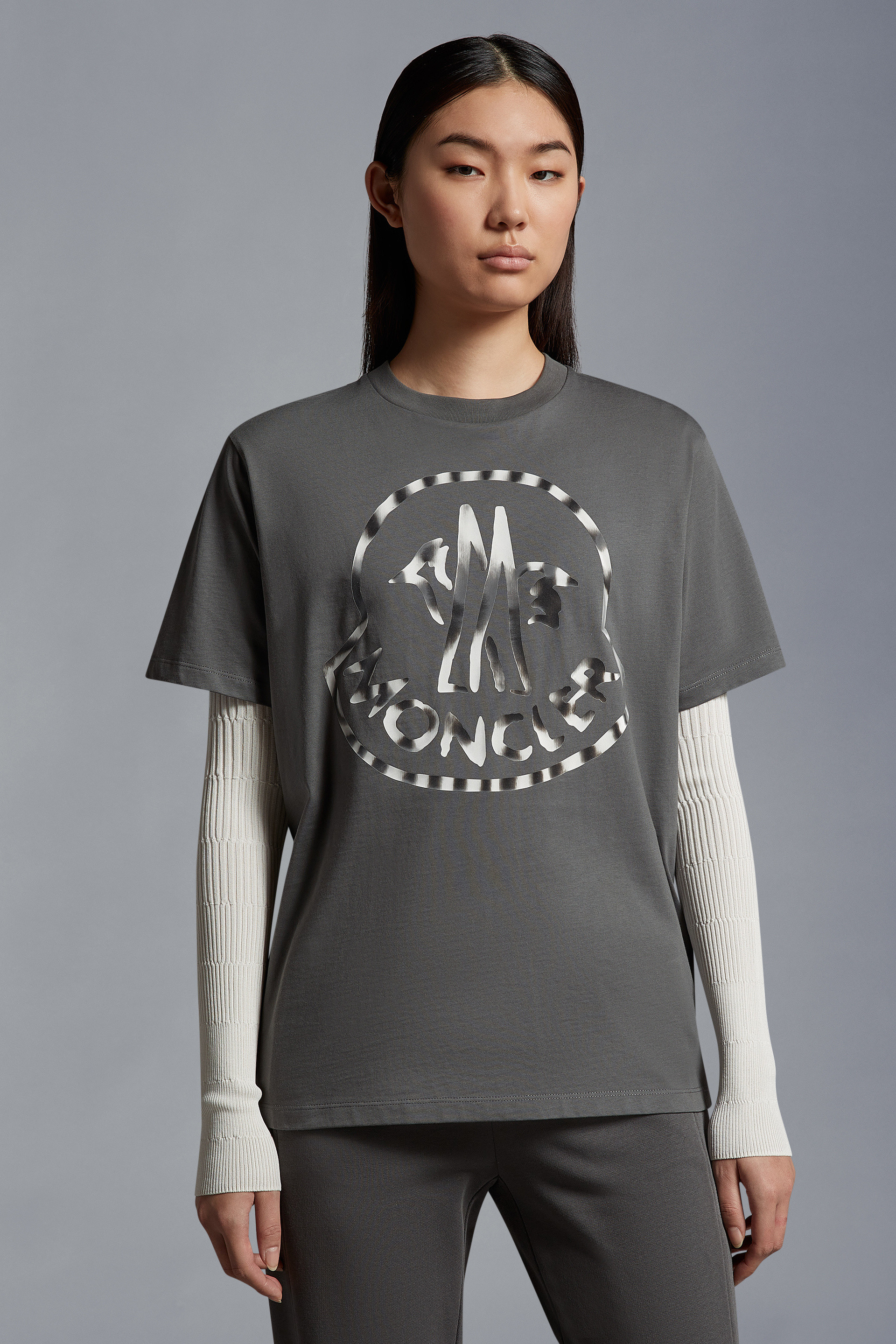 Moncler Logo Printed Crewneck T-shirt In Black