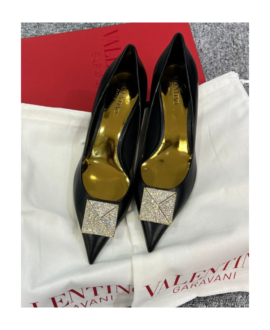 Valentino One Stud 40mm Leather Pumps In Black