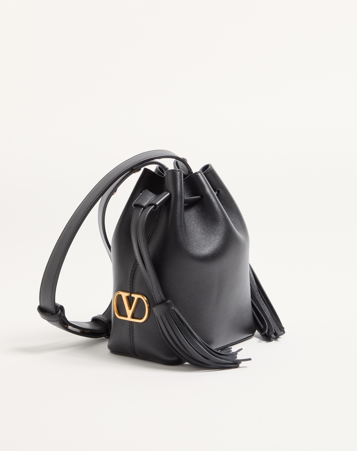Valentino Logo Shoulder Bag In Black