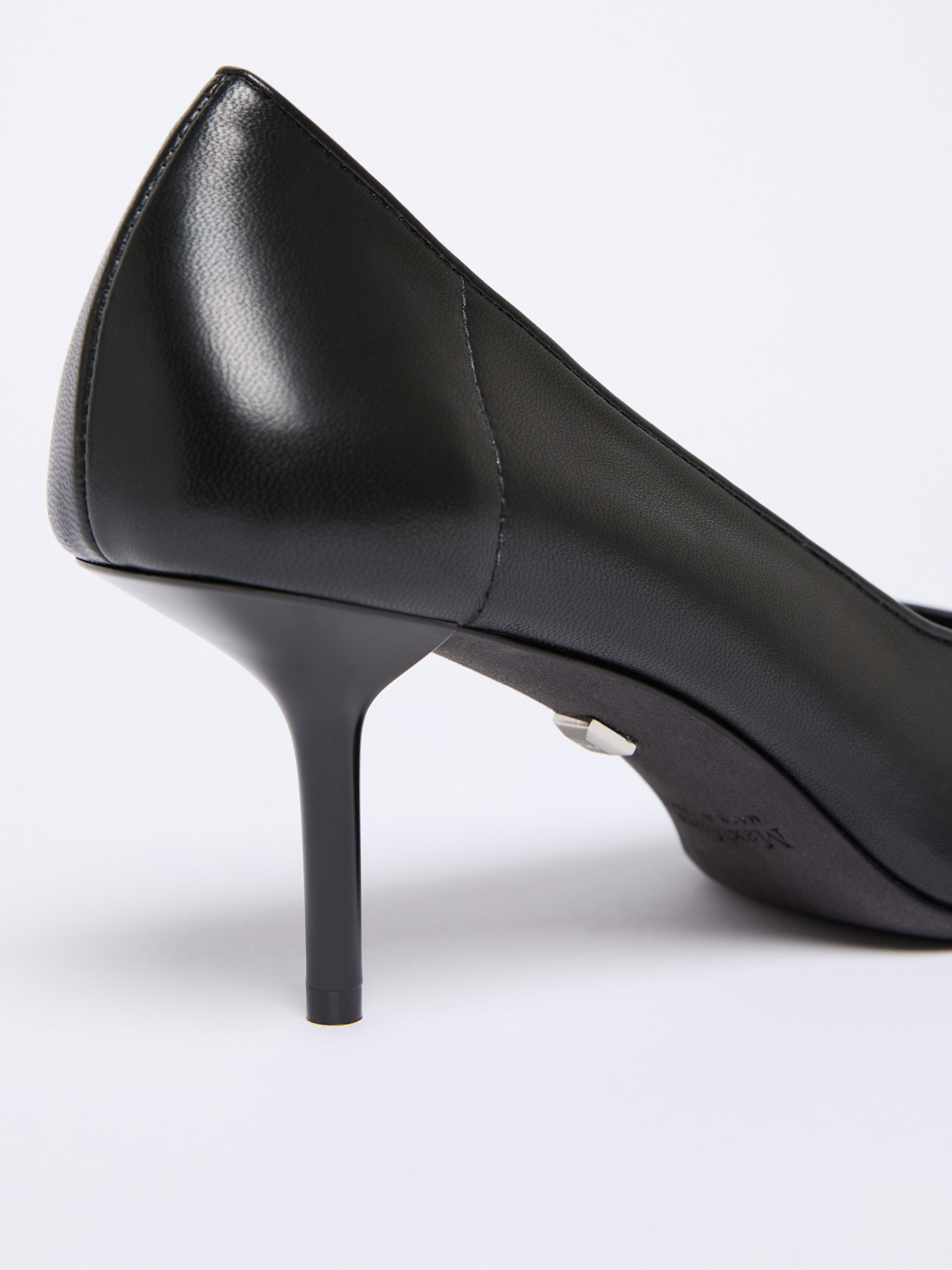 Max Mara Pointed High Heels In Black