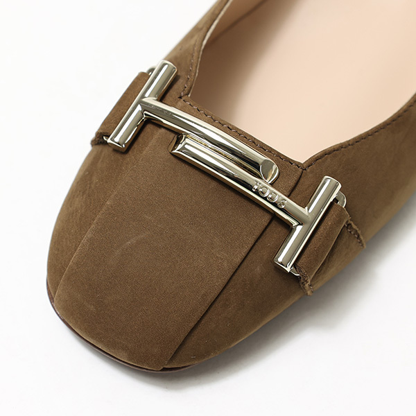 Tod's Round Head Low-heeled Shoes In Brown