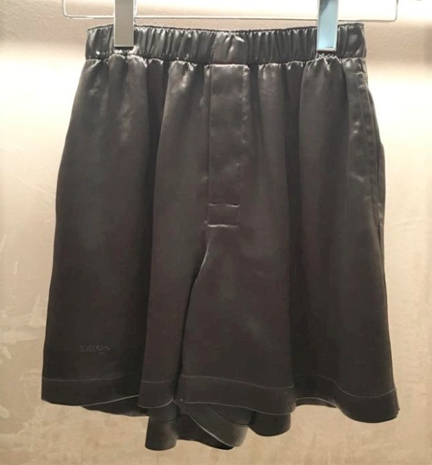 Bottega Veneta Satin Slouch Shorts In Green