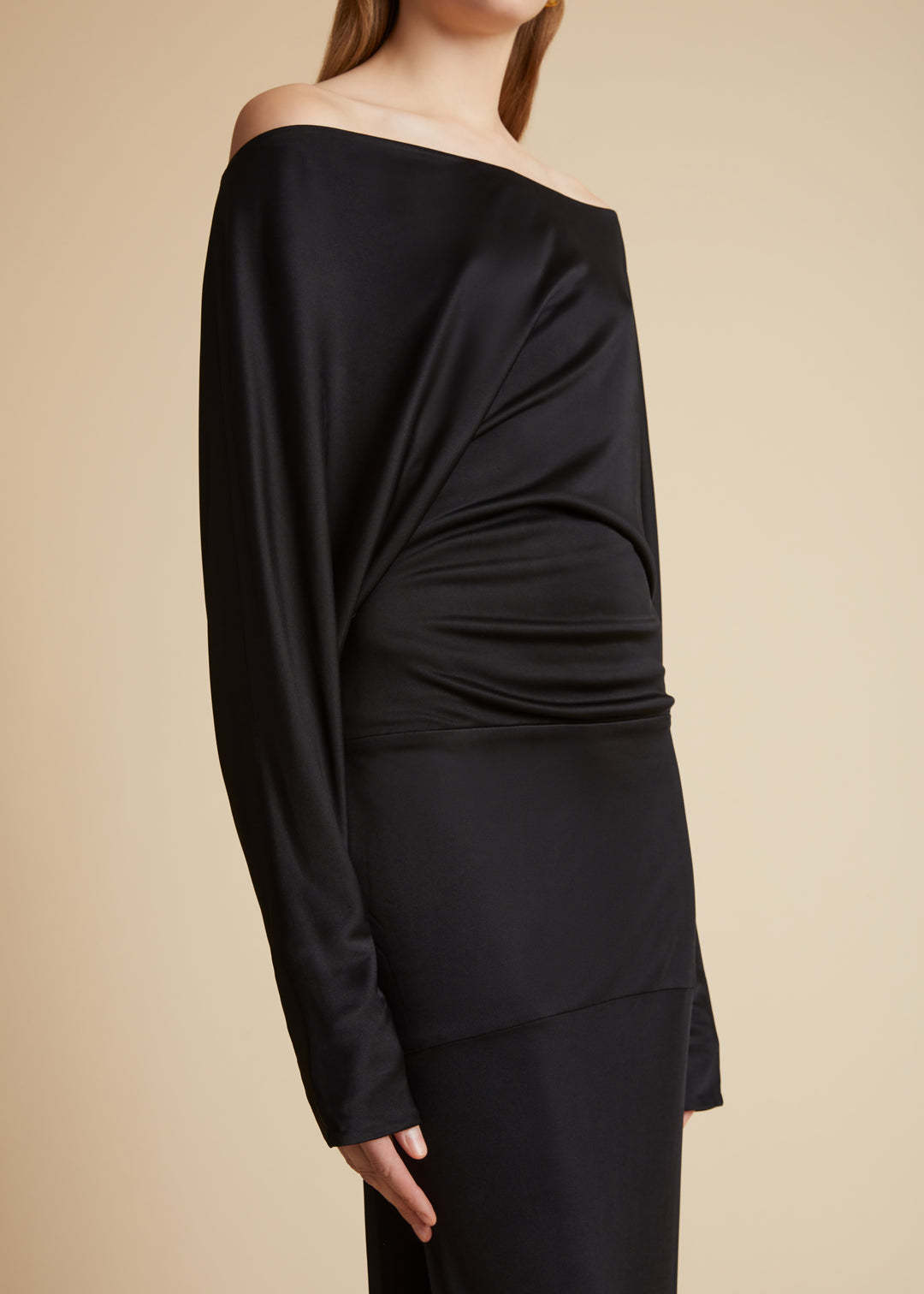 Khaite Maxi Abito Off Shoulder Asimmetrico In Black