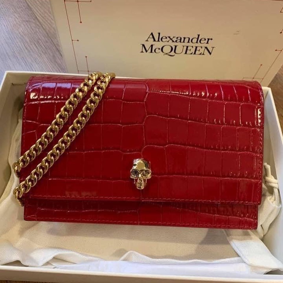 Alexander Mcqueen Skull Crocodile-effect Crossbody Bag In Red