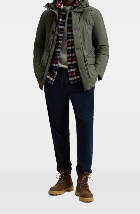 Woolrich Hooded Button-fastening Padded Jacket In Green