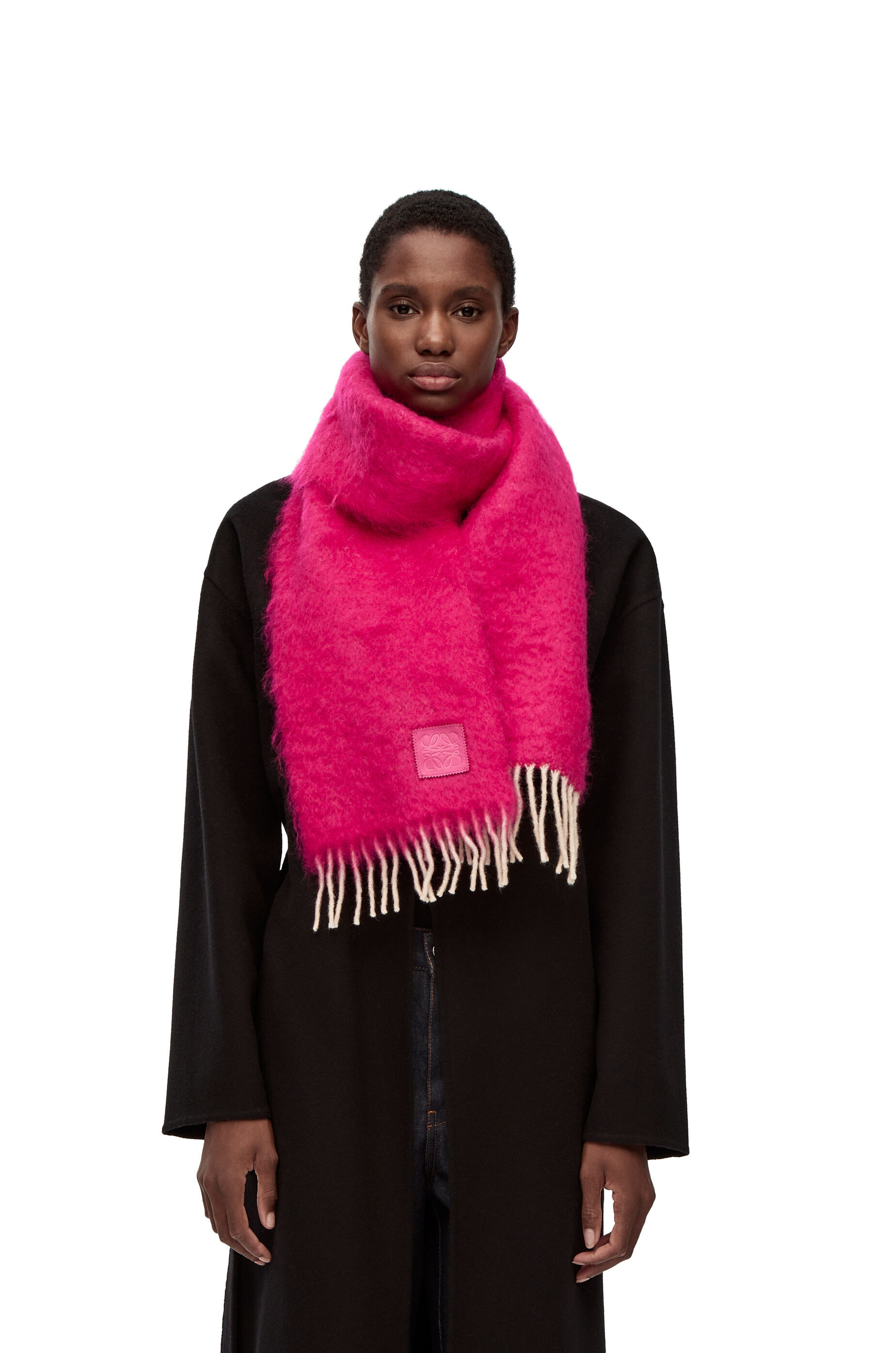 Loewe Logo Tassel Scarf In Pink