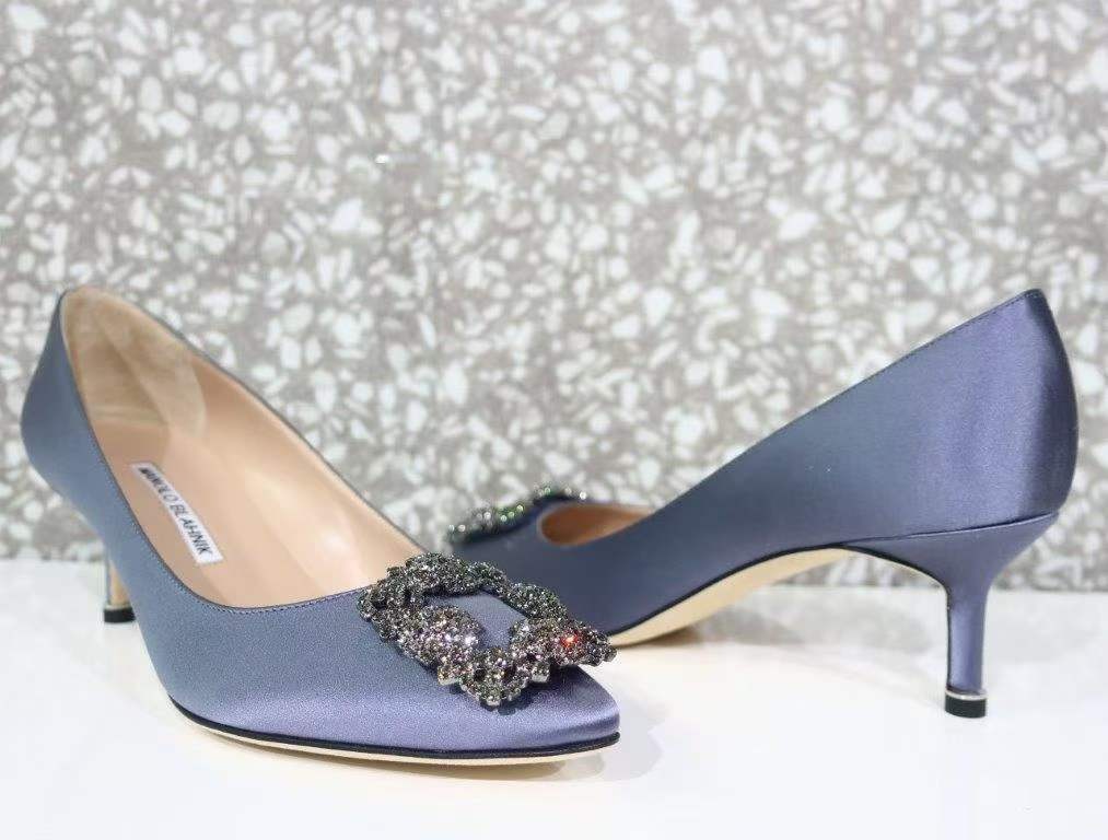 MANOLO BLAHNIK LOGO HIGH HEELS