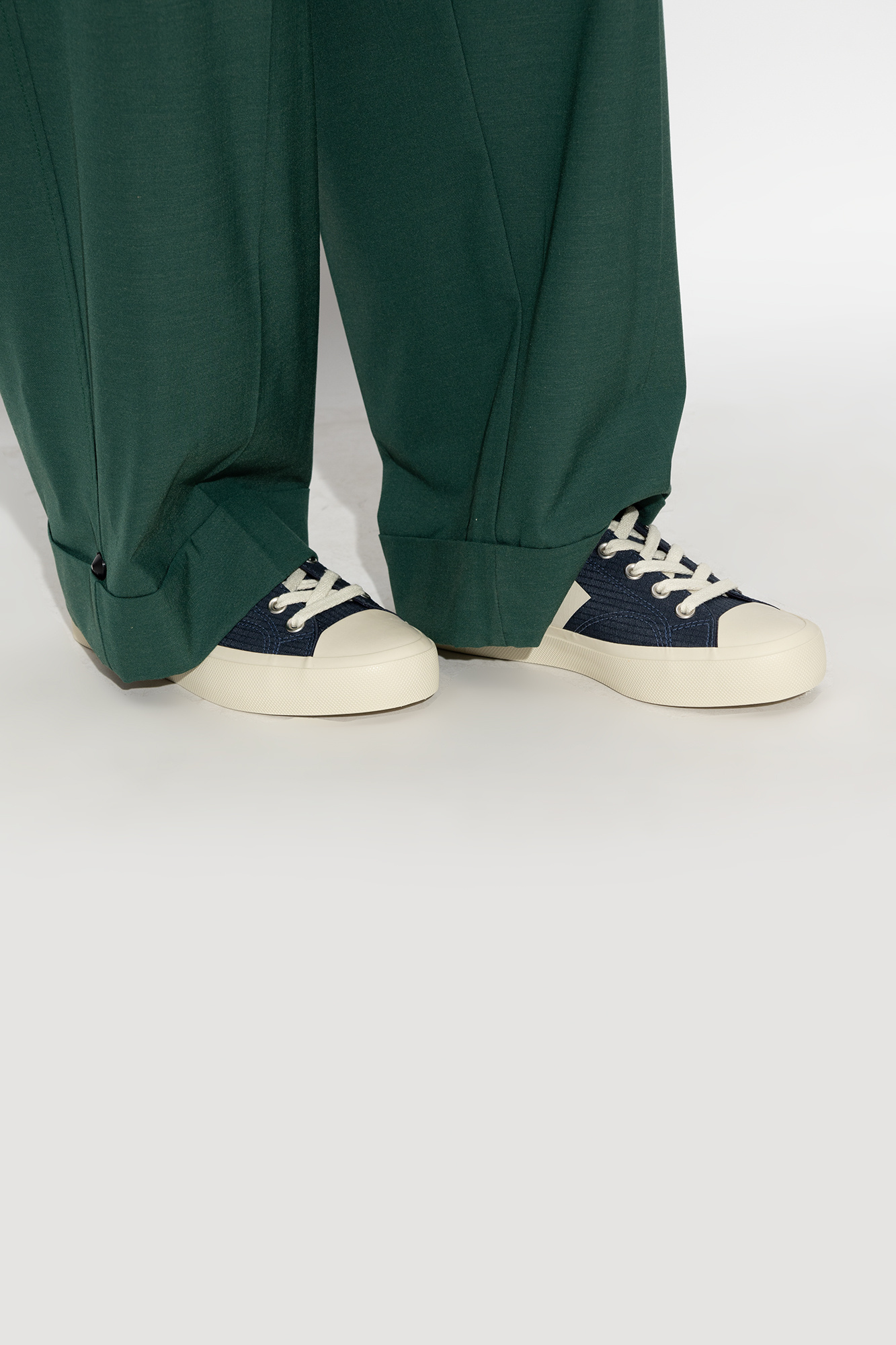 Veja Wata Ii Low Canvas In White