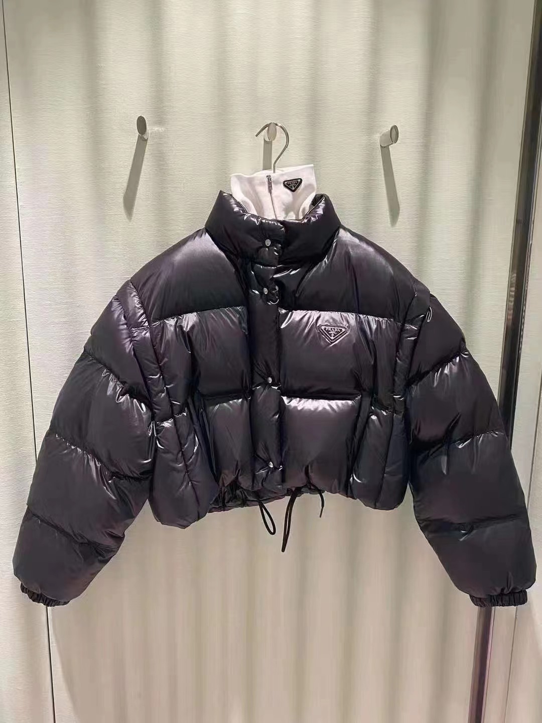 Prada Re-nylon Cropped Convertible Down Jacket In Black