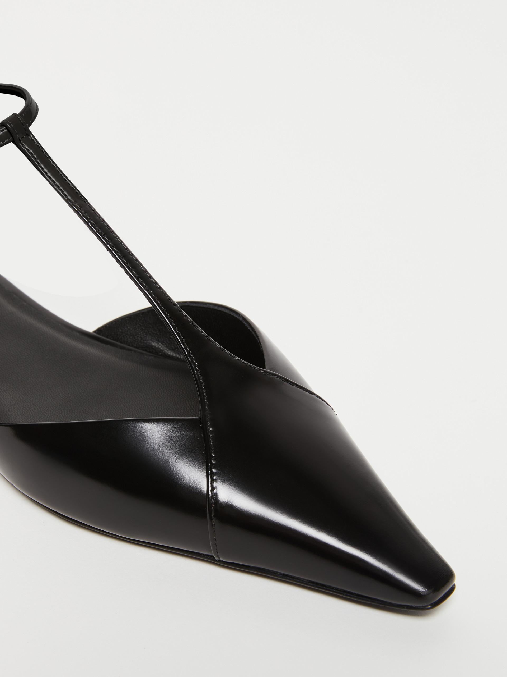 Max Mara Fsilkway Leather Ballet Flats In Black