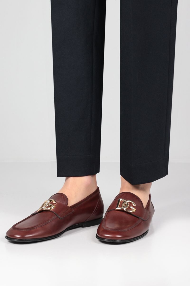 Dolce & Gabbana Dolce Gabbana Logo Plaque Slip-on Loafers In Red