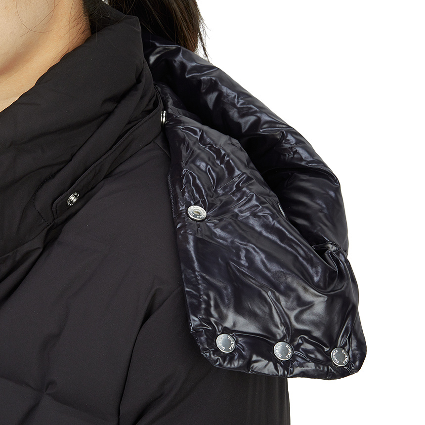 Duvetica Long-sleeved Hooded Down Jacket In Black