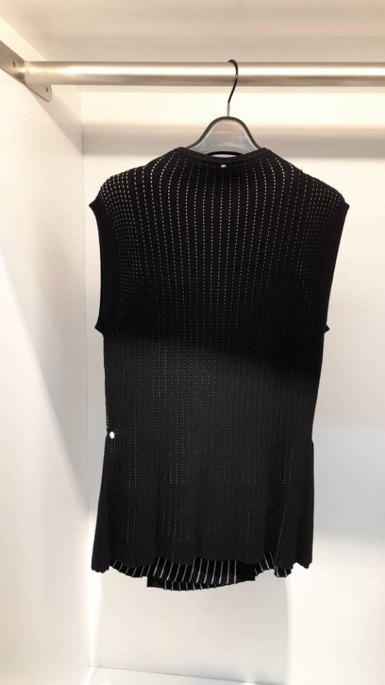 Max Mara Sleeveless Vest In Black