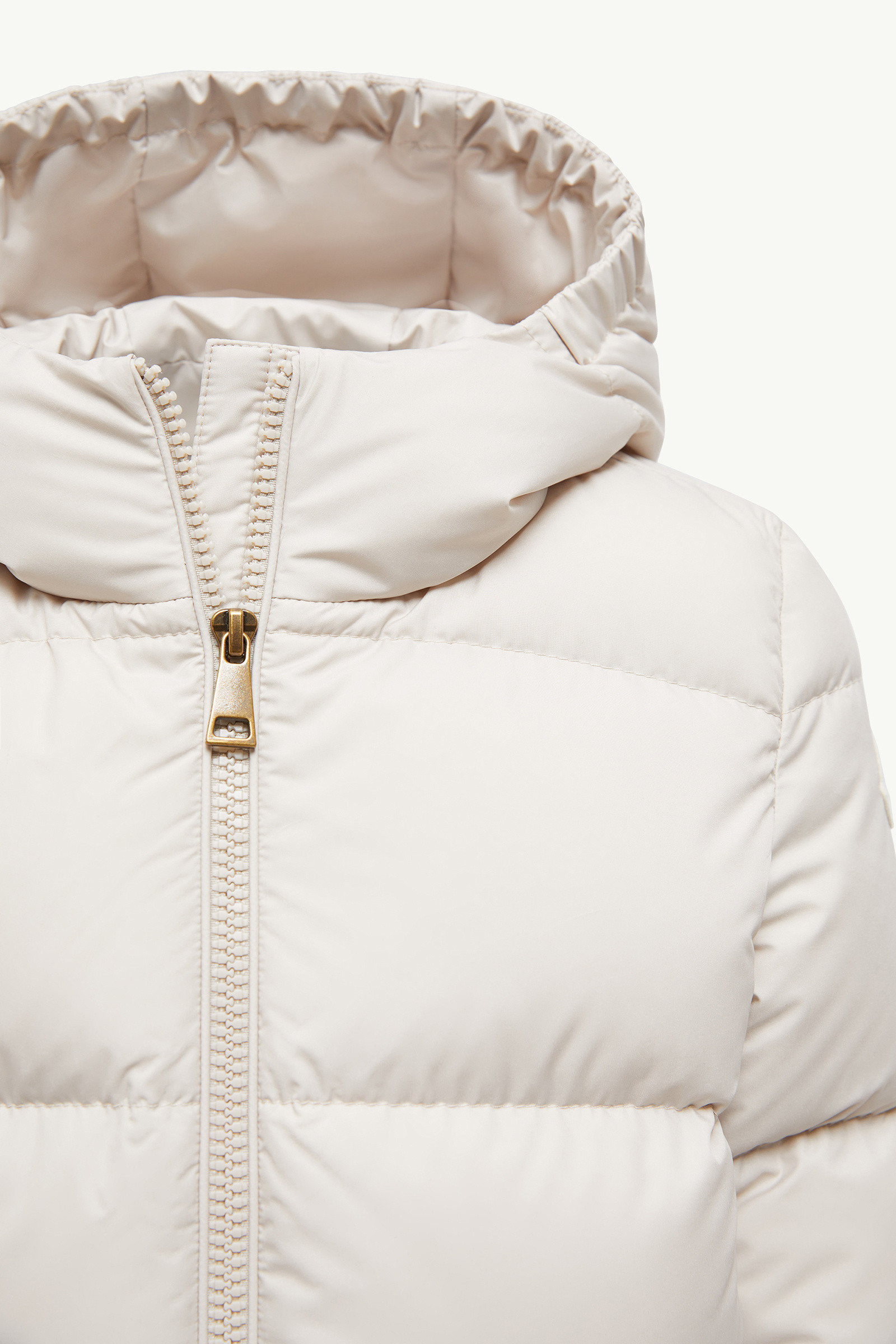 Moncler Taidu Hooded Down Jacket In White