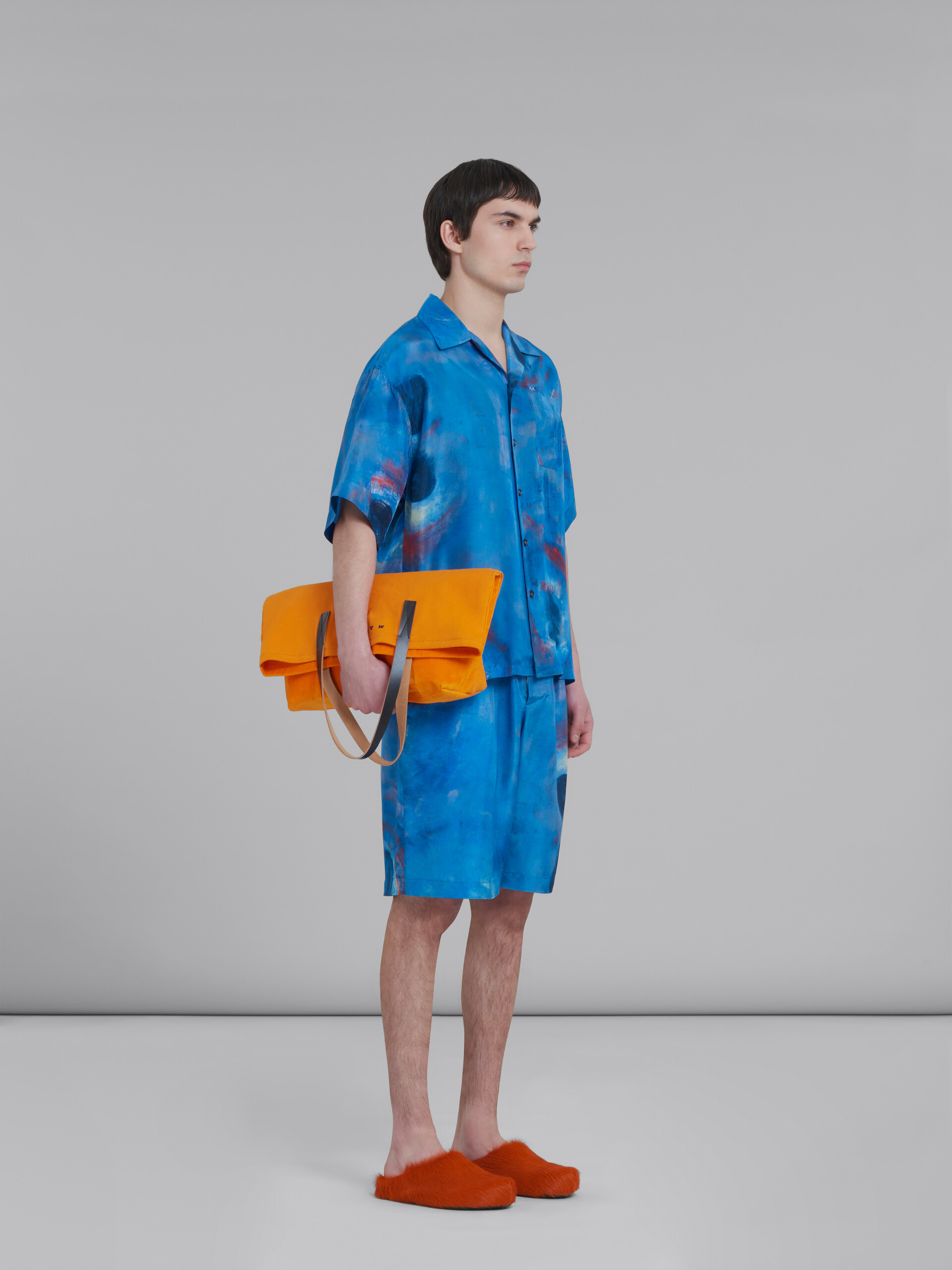 Marni Shorts Aus Seide Mit Malerei-print In Blue