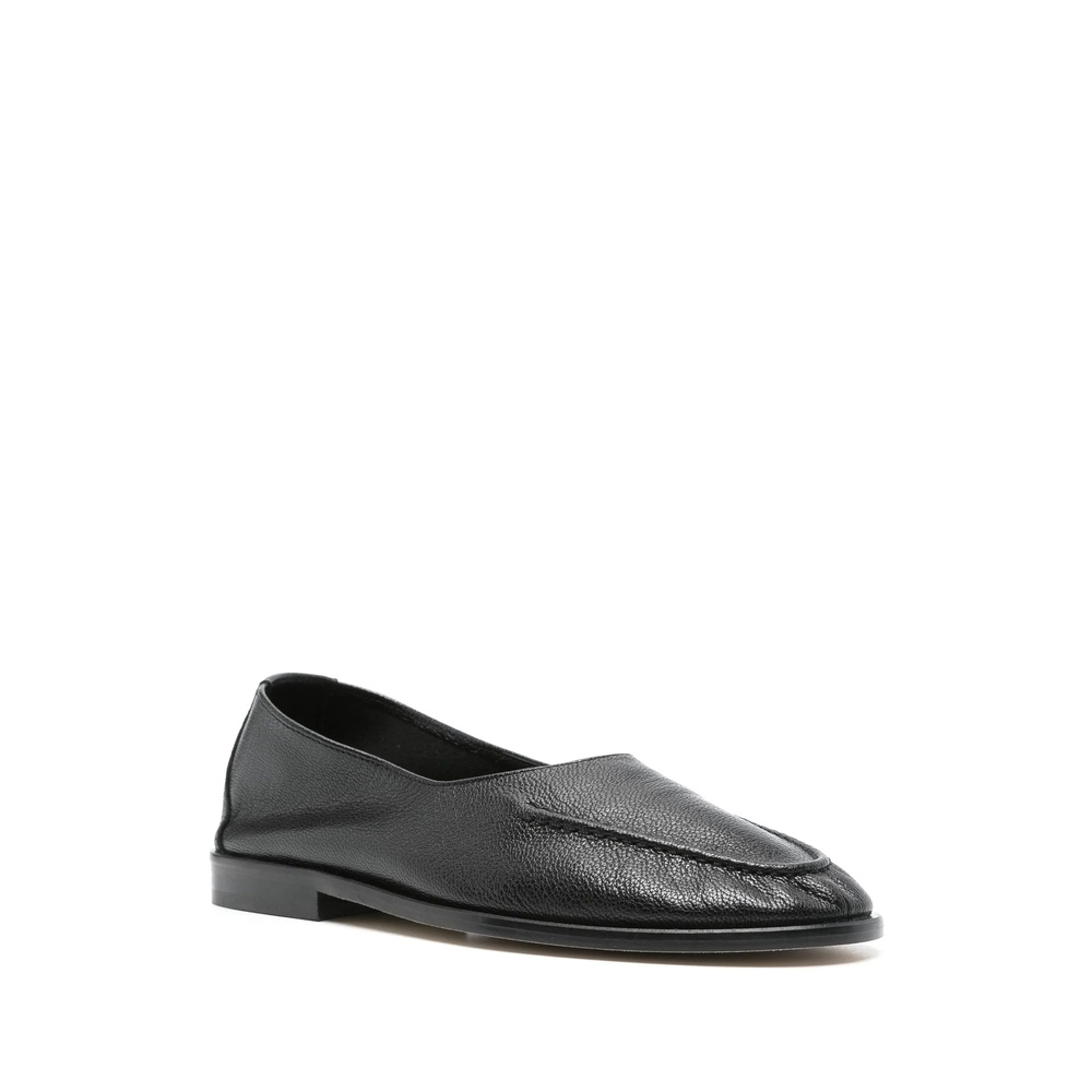Hereu Round Toe Flat Shoes In Black
