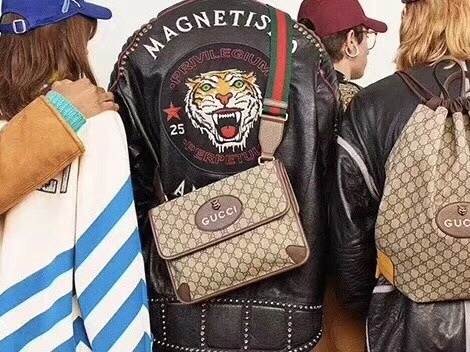Gucci Gg Supreme Small Messenger Bag In Nude