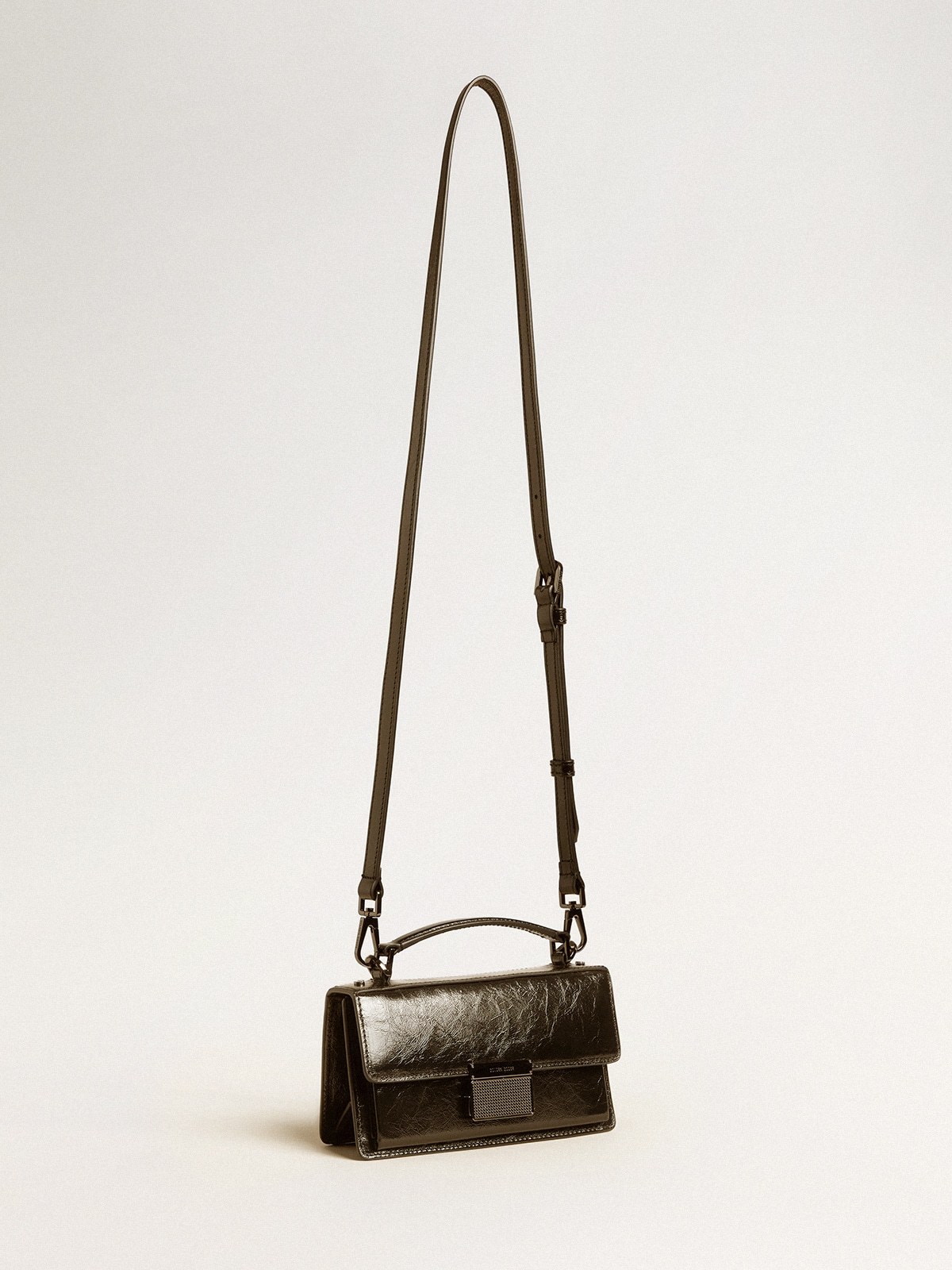 Golden Goose Venezia Cartella Small In Pelle Invecchiata Chiusura Oro In Black