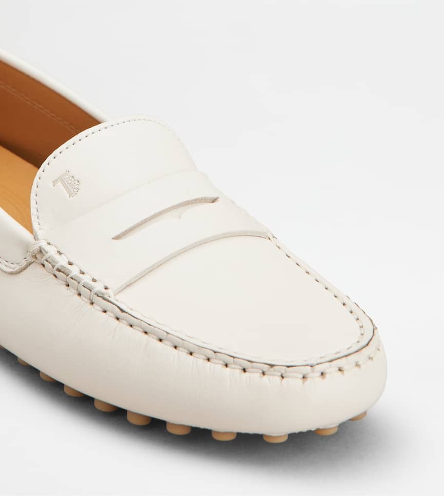Tod's Round-head Minoccasin-bean Shoes In Nude