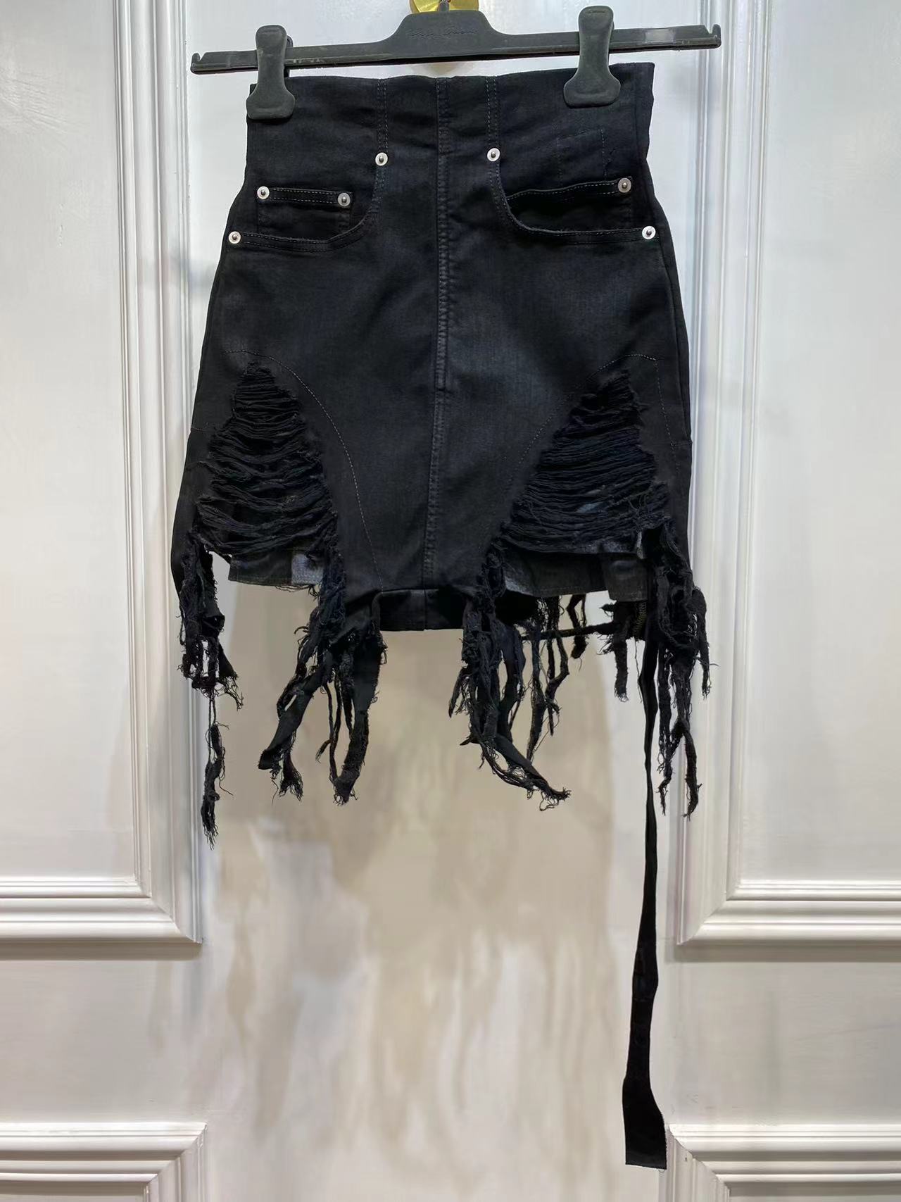 Rick Owens Drkshdw Fringed Hem Shorts In Black