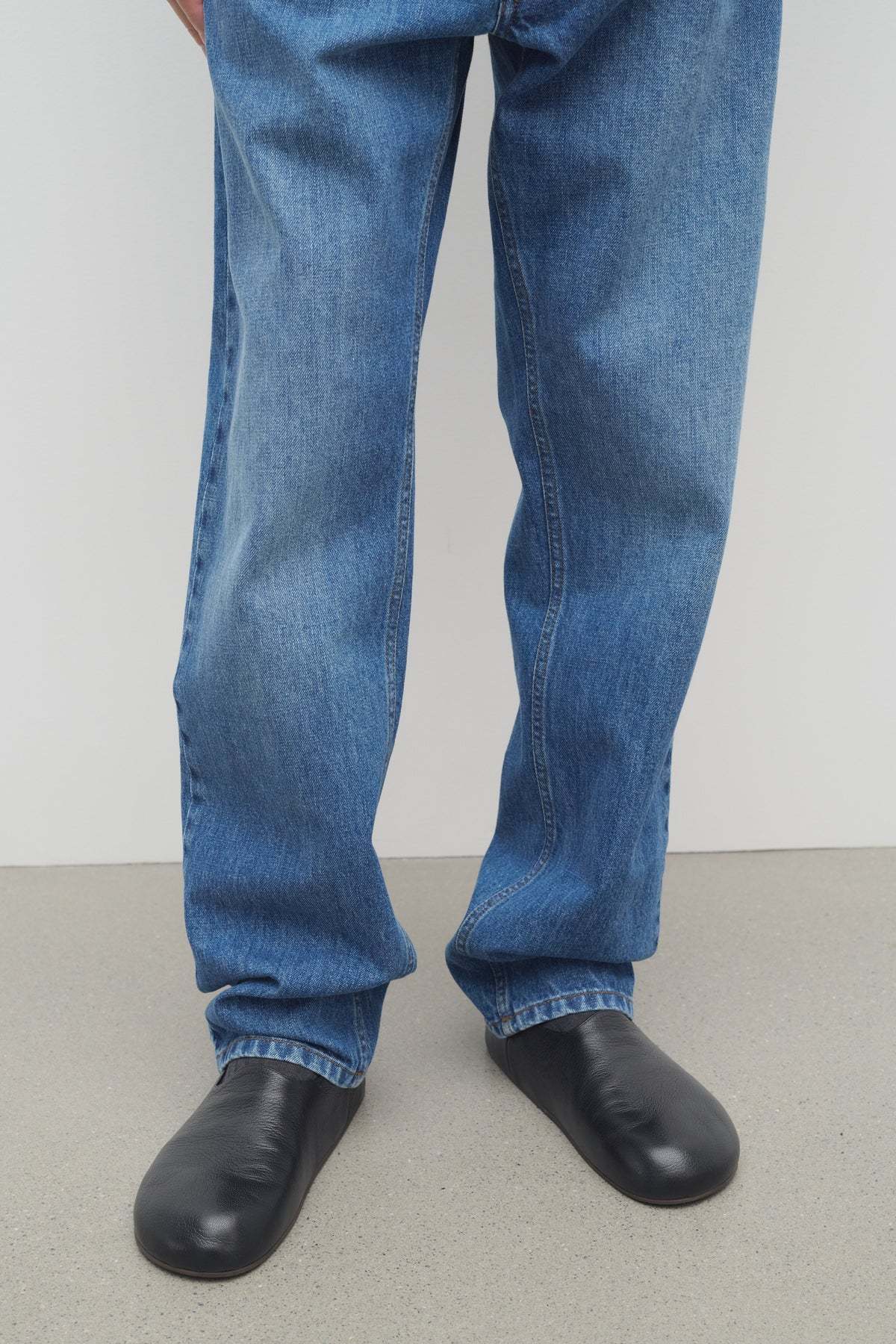 The Row Slip-on Hugh In Pelle Nera Uomo In Black