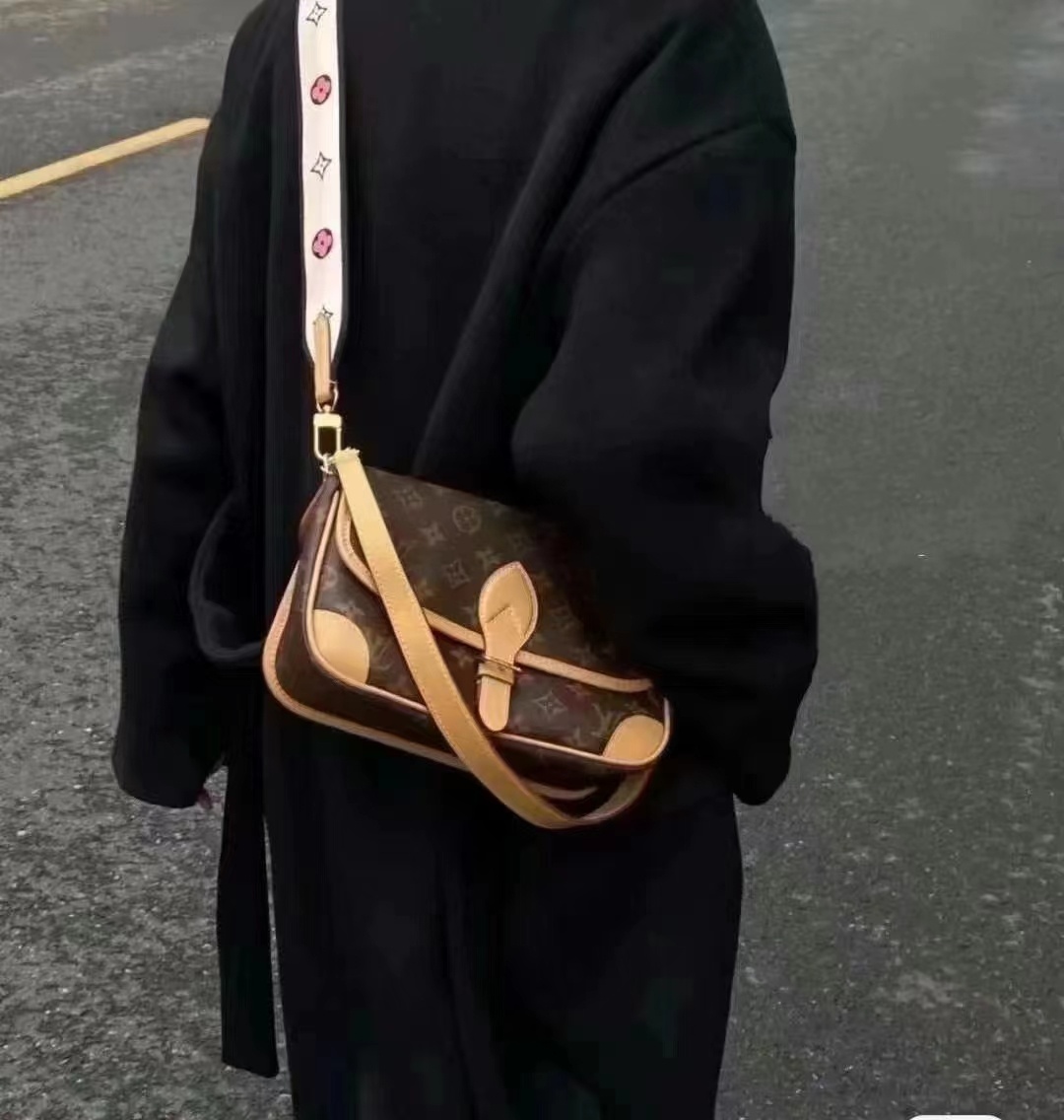 Pre-owned Louis Vuitton Diane Shoulder Backpack In Black