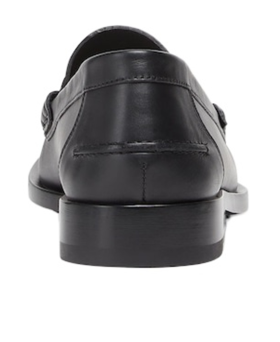 Fendi Logo-plaque Leather Loafers In Black