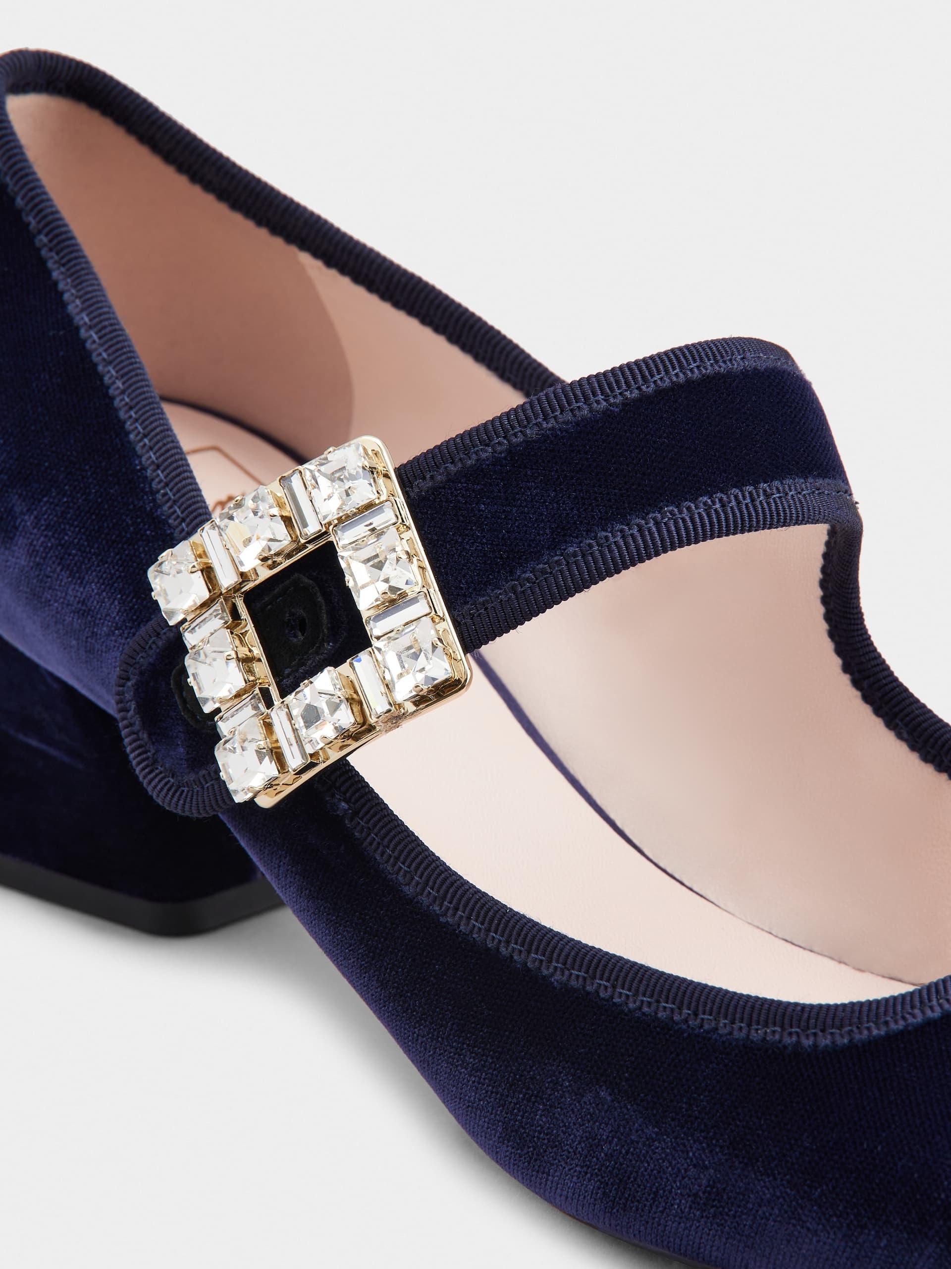 Roger Vivier Très Vivier Piping Diamond-button High Heels In Blue