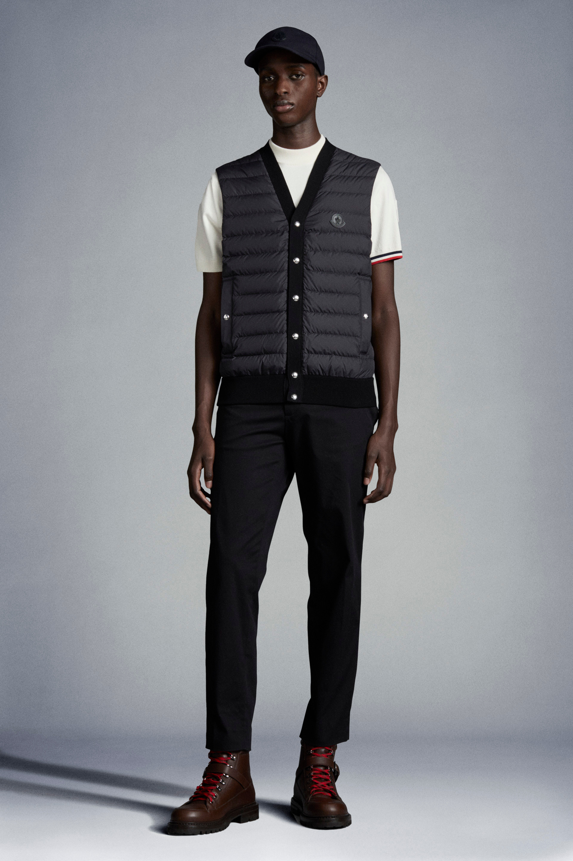 Moncler Logo Patch Tailored Trousers In Black