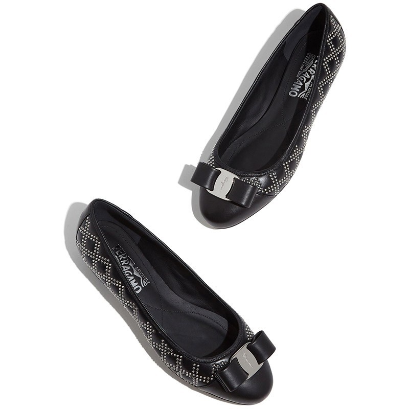 Ferragamo Rivet Ballet Shoes With Round Head In Black