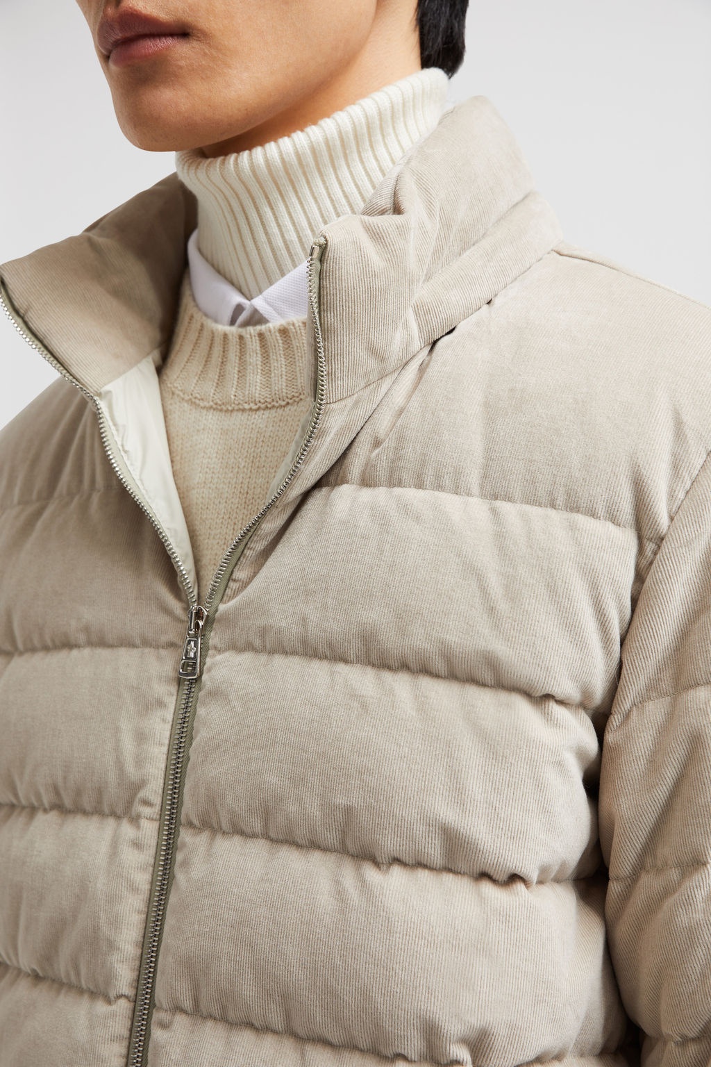 Moncler Chionea Short Down Jacket In Gray