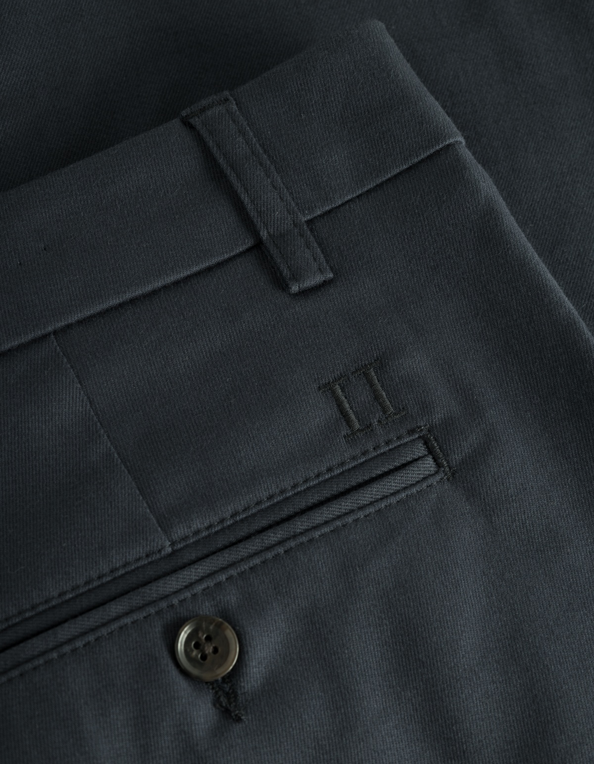 Les Deux Belt Loop Suit Trousers In Black