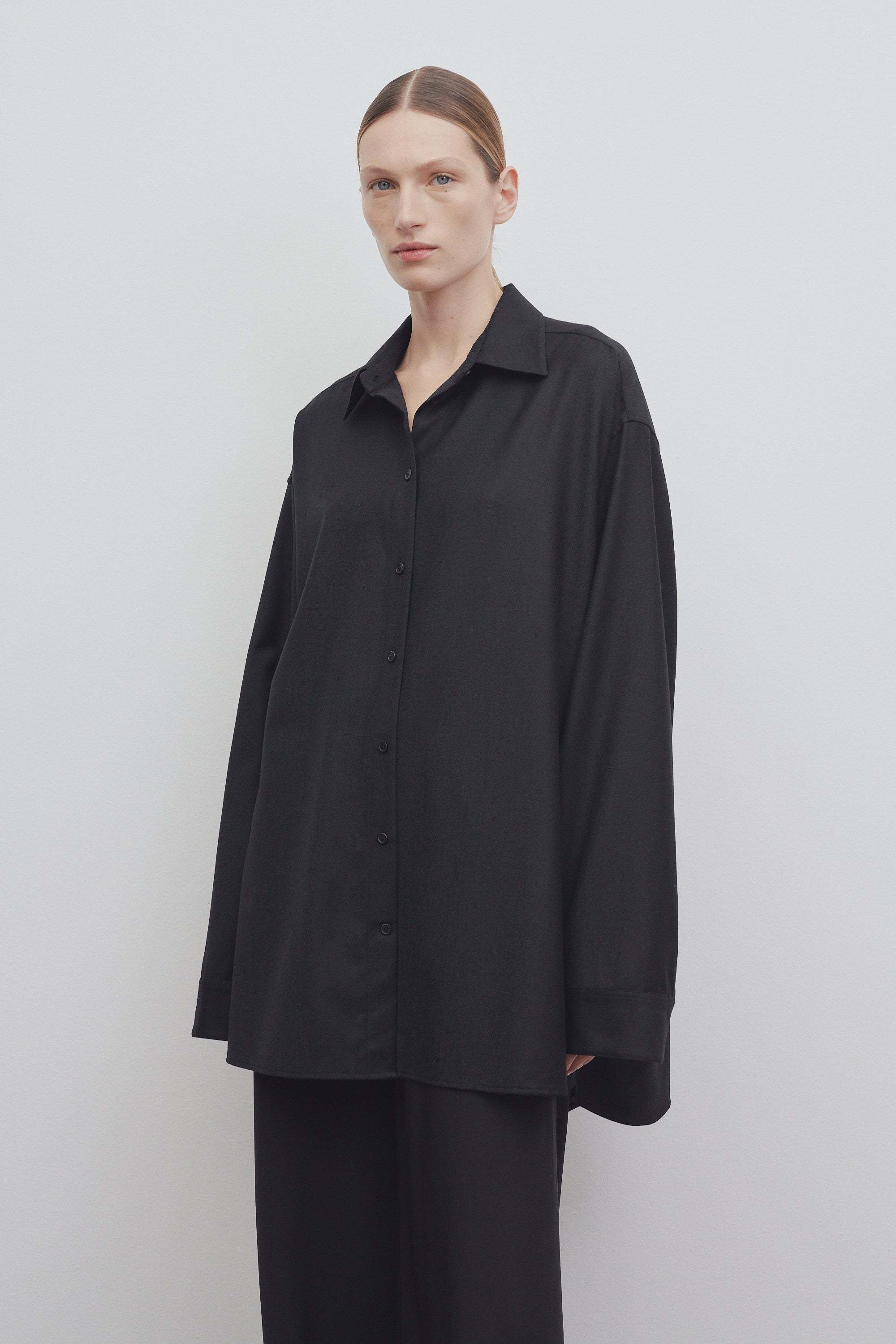 The Row Button Shirt In Black