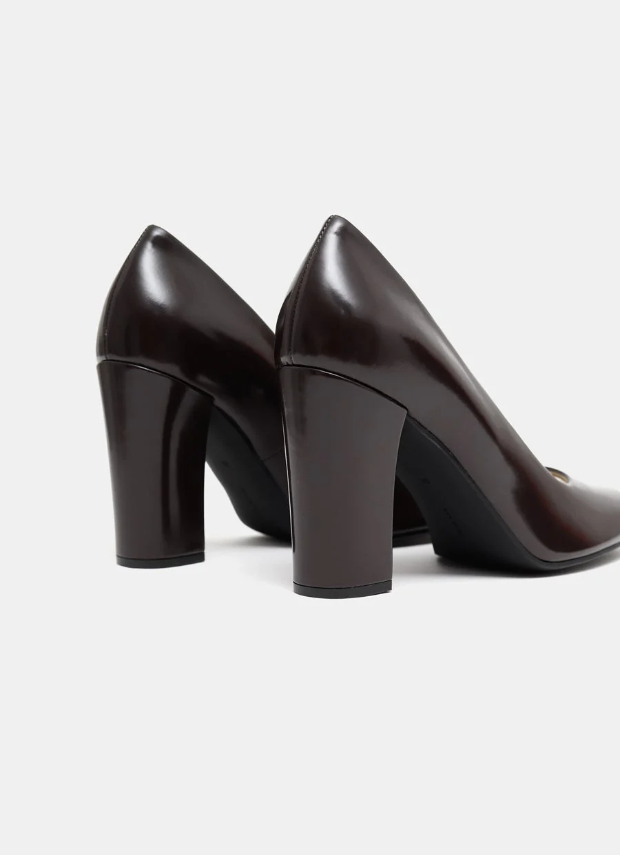 The Row Penelope Leather Pumps In Brown