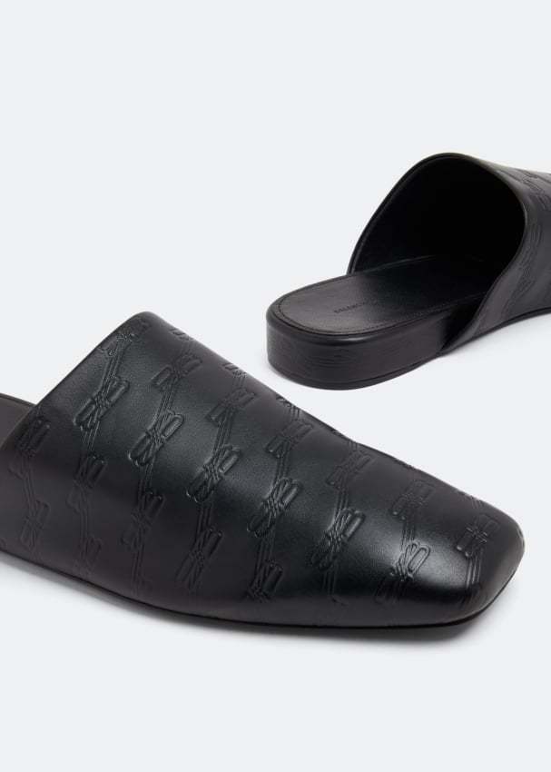 Balenciaga Pointed Toe Mules With Low Heel In Black